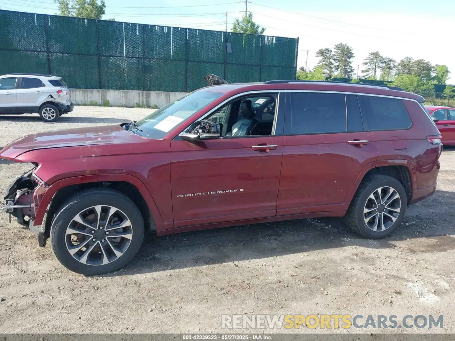 14 Photograph of a damaged car 1C4RJKDG9M8132351 JEEP GRAND CHEROKEE L 2021