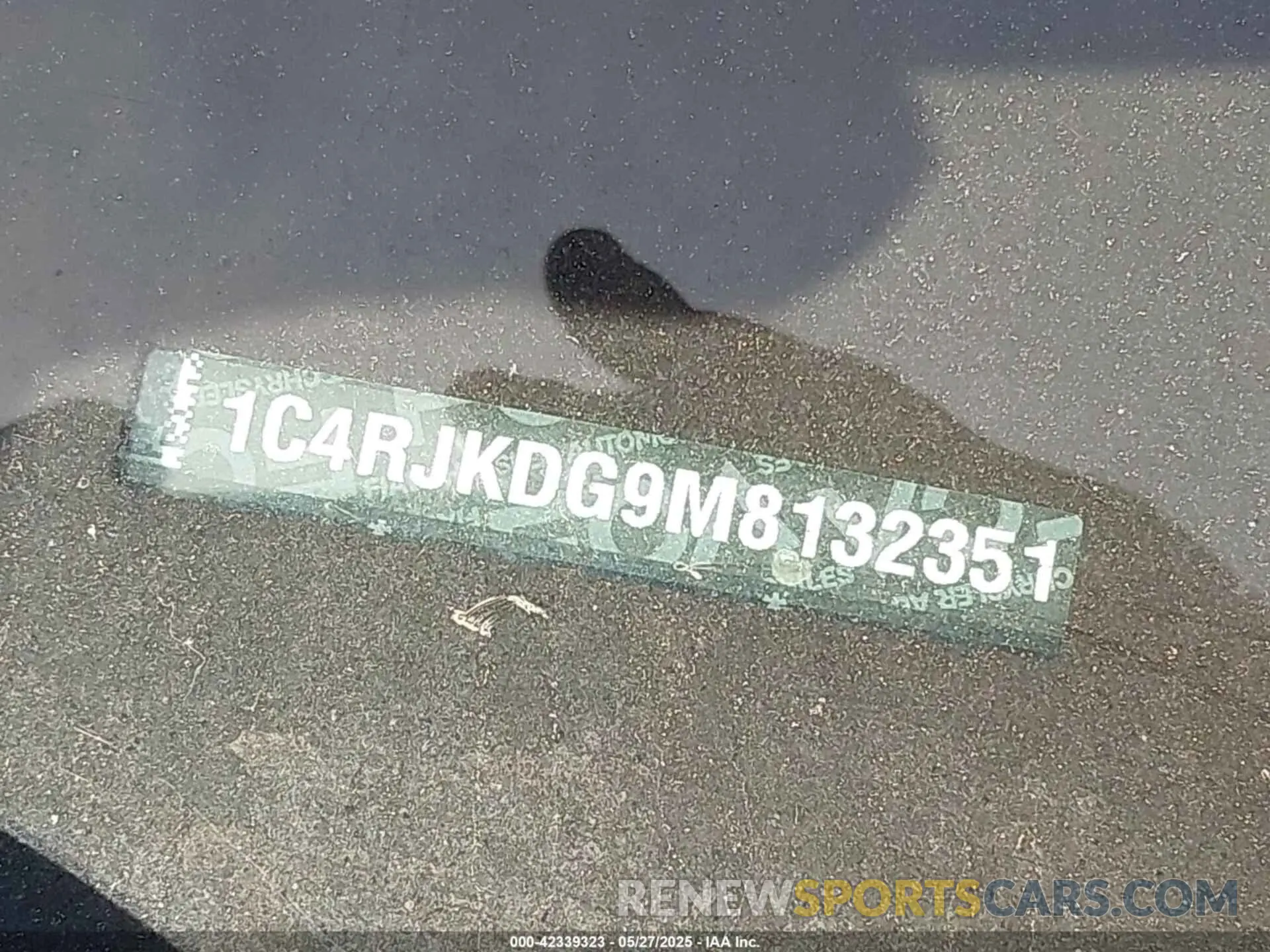 17 Photograph of a damaged car 1C4RJKDG9M8132351 JEEP GRAND CHEROKEE L 2021