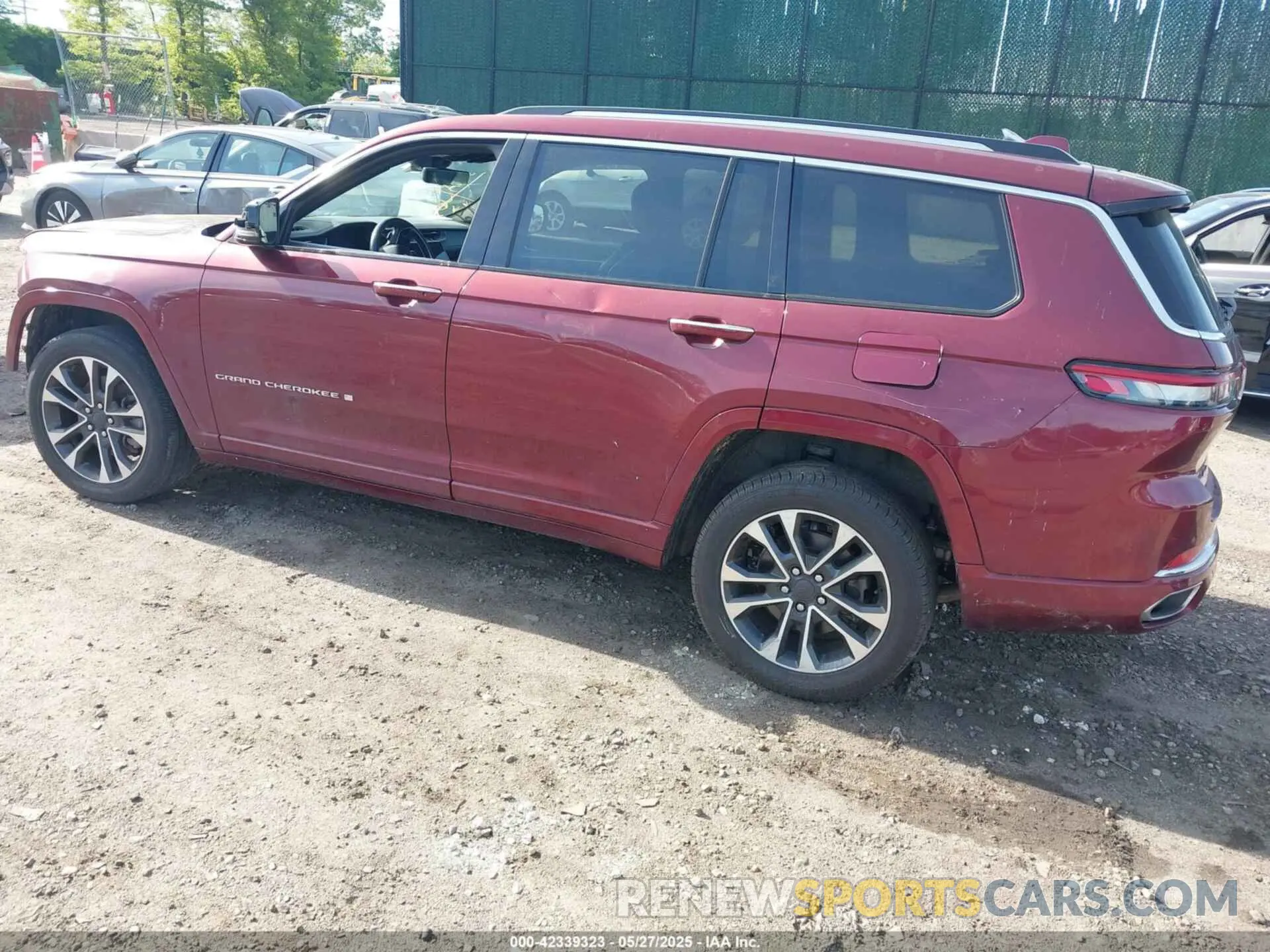 3 Photograph of a damaged car 1C4RJKDG9M8132351 JEEP GRAND CHEROKEE L 2021