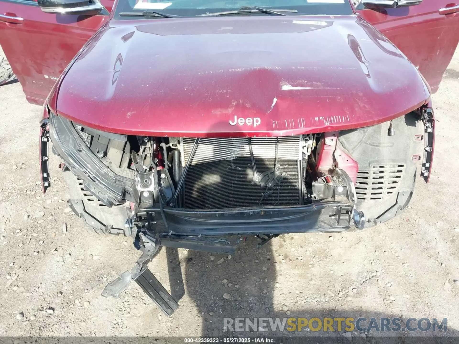 6 Photograph of a damaged car 1C4RJKDG9M8132351 JEEP GRAND CHEROKEE L 2021