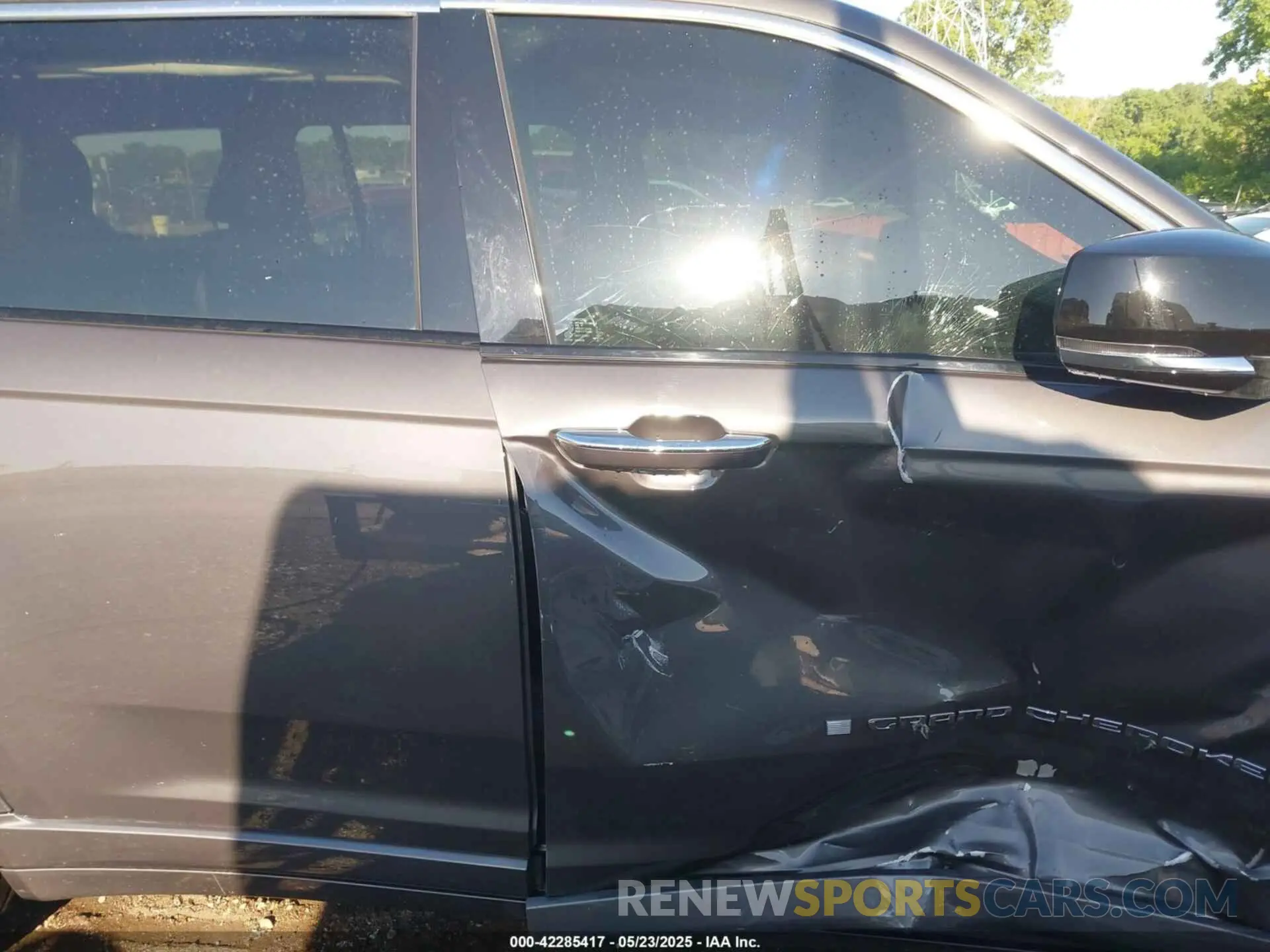 14 Photograph of a damaged car 1C4RJKDGXM8190758 JEEP GRAND CHEROKEE L 2021