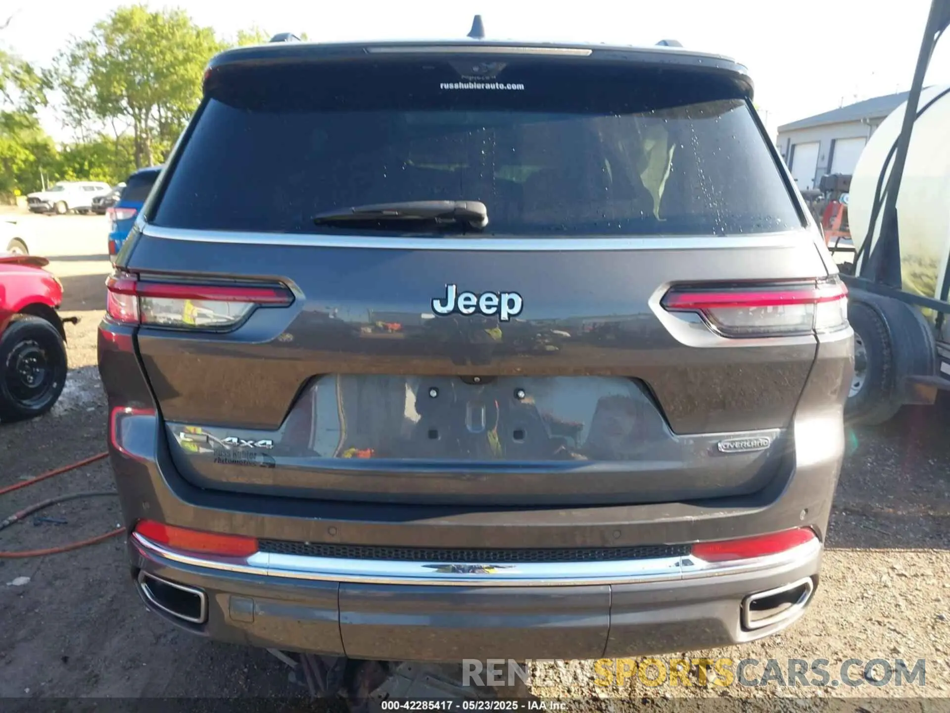 17 Photograph of a damaged car 1C4RJKDGXM8190758 JEEP GRAND CHEROKEE L 2021