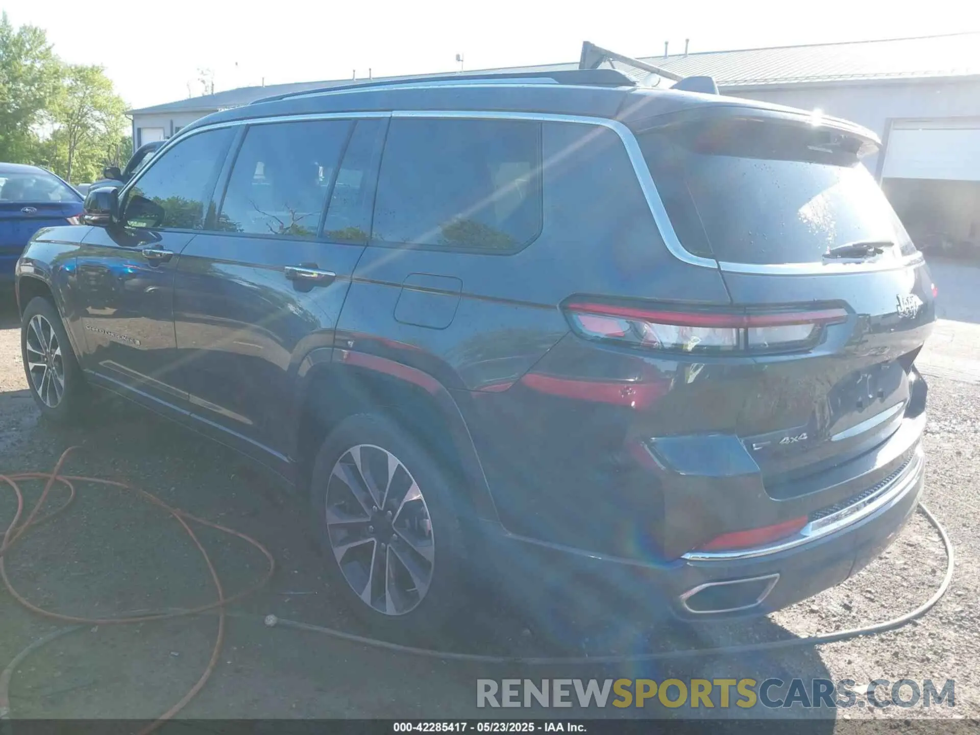 3 Photograph of a damaged car 1C4RJKDGXM8190758 JEEP GRAND CHEROKEE L 2021