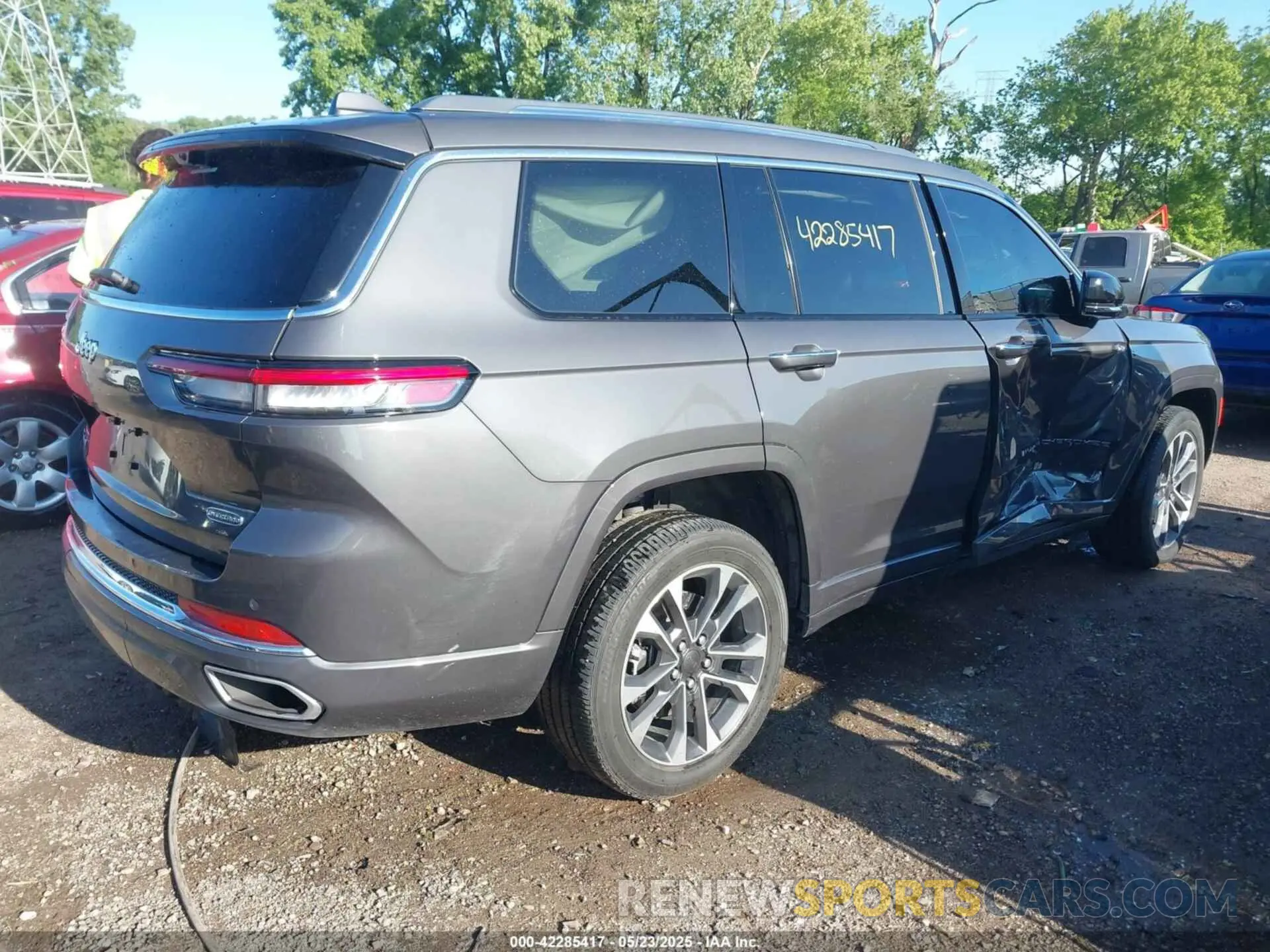 4 Photograph of a damaged car 1C4RJKDGXM8190758 JEEP GRAND CHEROKEE L 2021