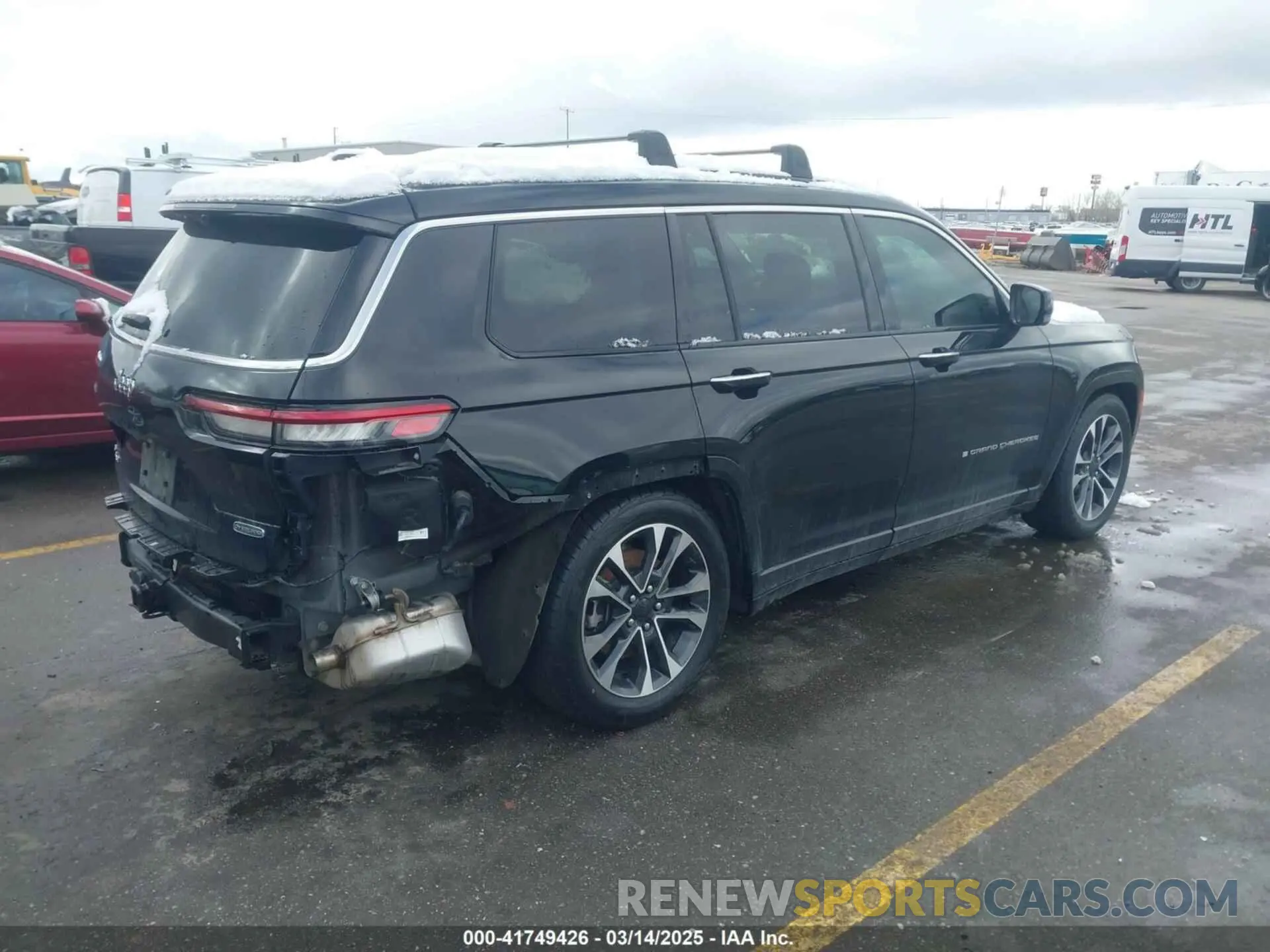 4 Photograph of a damaged car 1C4RJKDT0M8197067 JEEP GRAND CHEROKEE L 2021