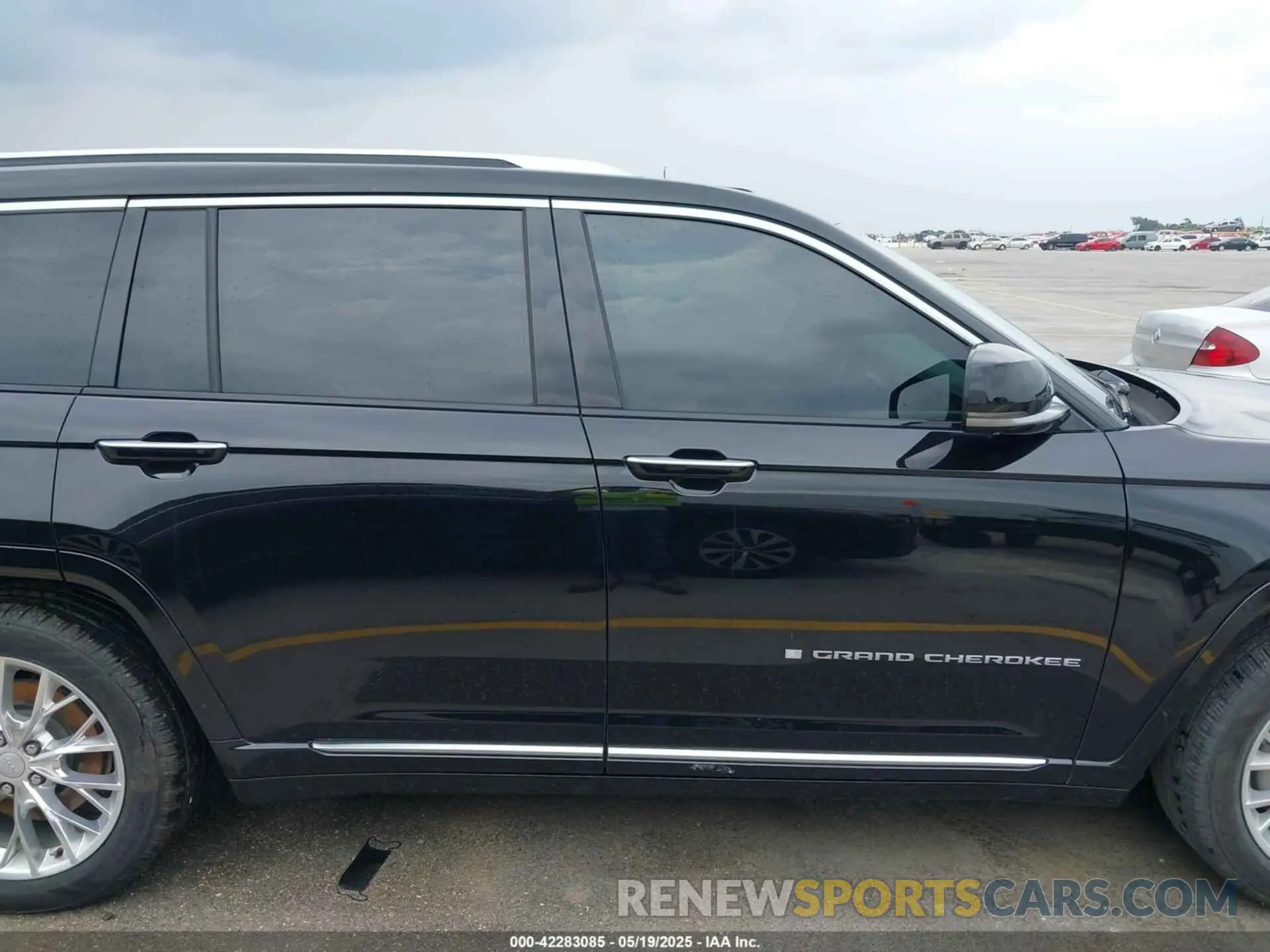 14 Photograph of a damaged car 1C4RJKEG8M8106466 JEEP GRAND CHEROKEE L 2021