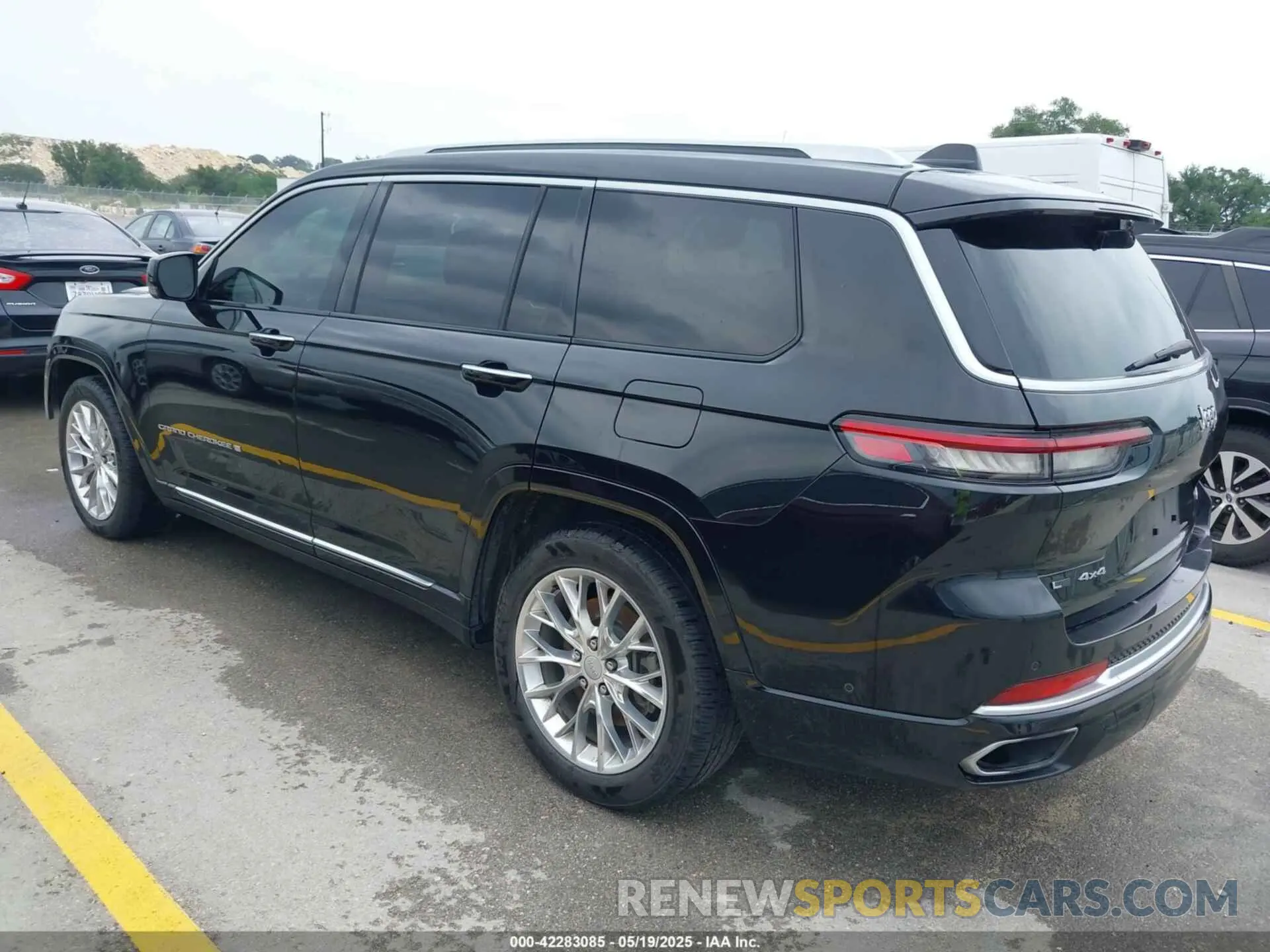 3 Photograph of a damaged car 1C4RJKEG8M8106466 JEEP GRAND CHEROKEE L 2021