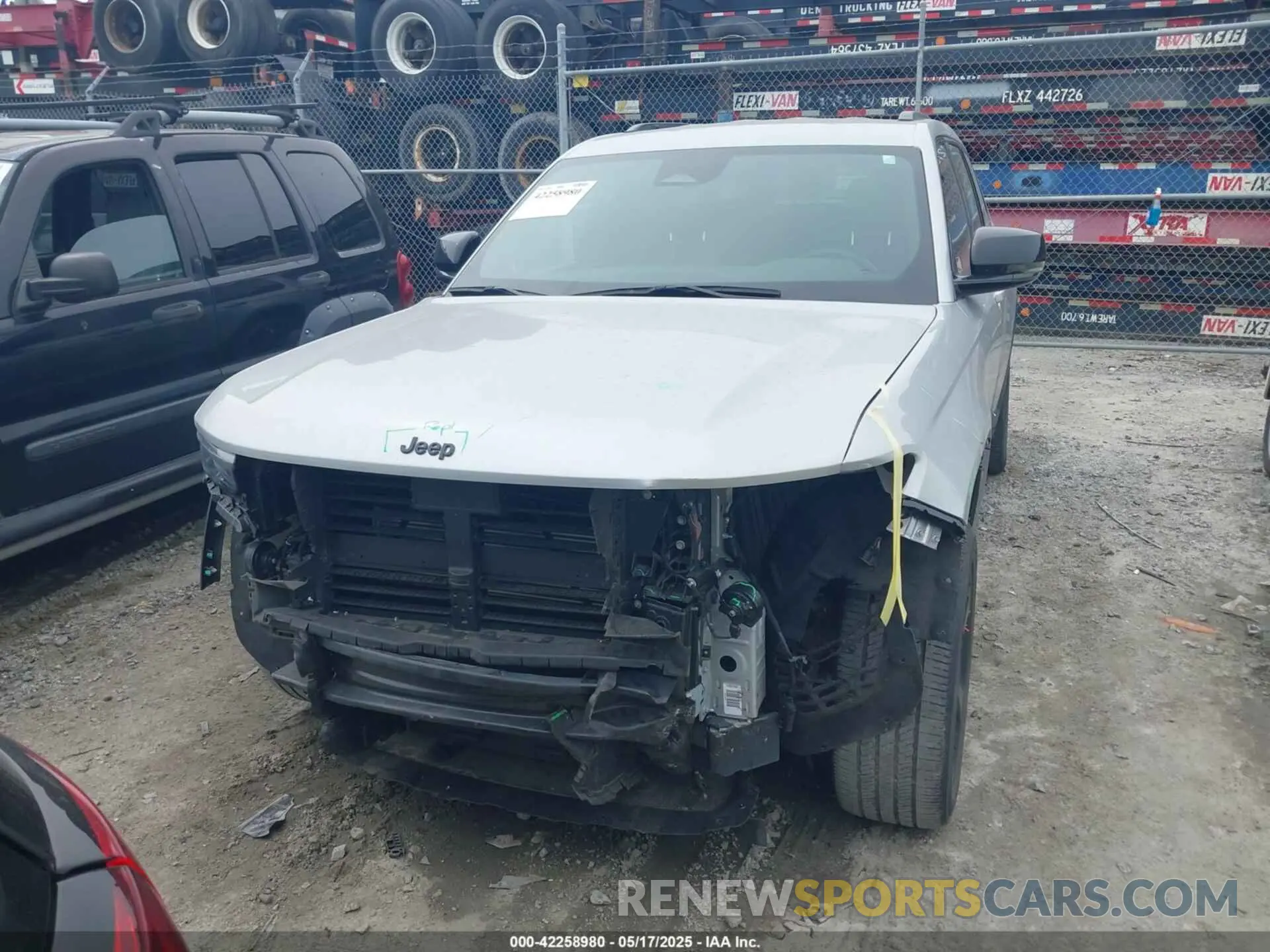 12 Photograph of a damaged car 1C4RJJAG2N8581581 JEEP GRAND CHEROKEE L 2022