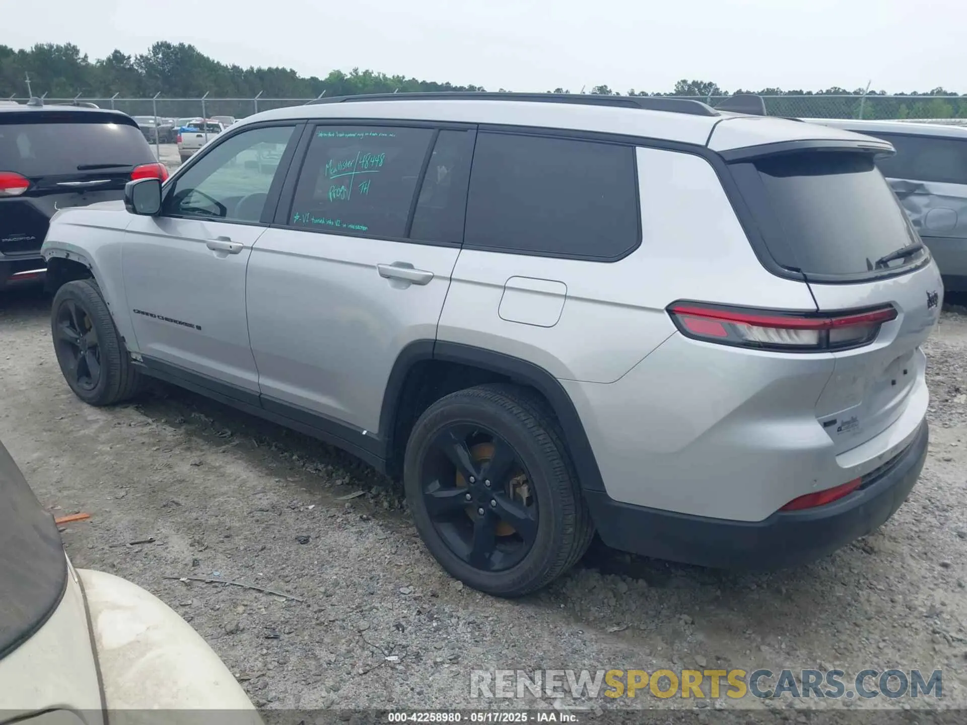 3 Photograph of a damaged car 1C4RJJAG2N8581581 JEEP GRAND CHEROKEE L 2022