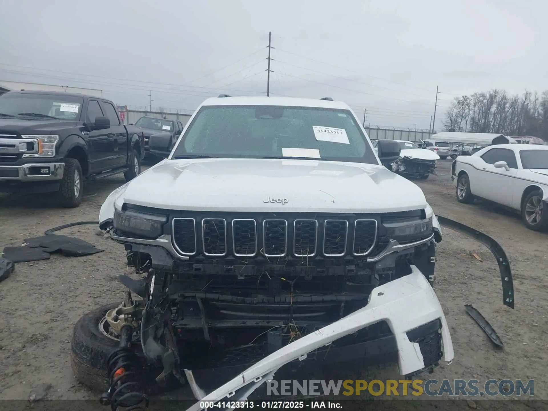 12 Photograph of a damaged car 1C4RJJAG6N8608944 JEEP GRAND CHEROKEE L 2022