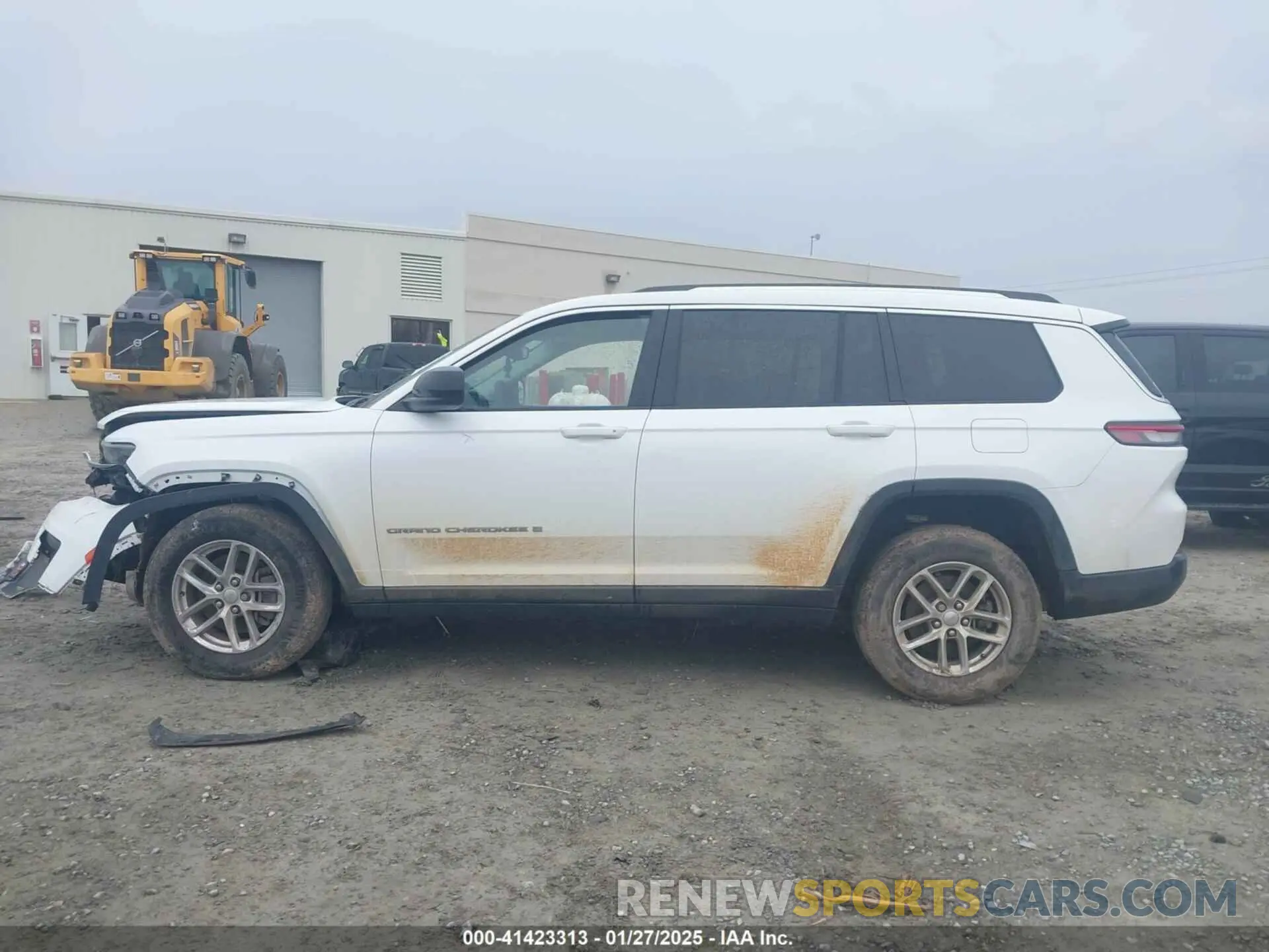 14 Photograph of a damaged car 1C4RJJAG6N8608944 JEEP GRAND CHEROKEE L 2022