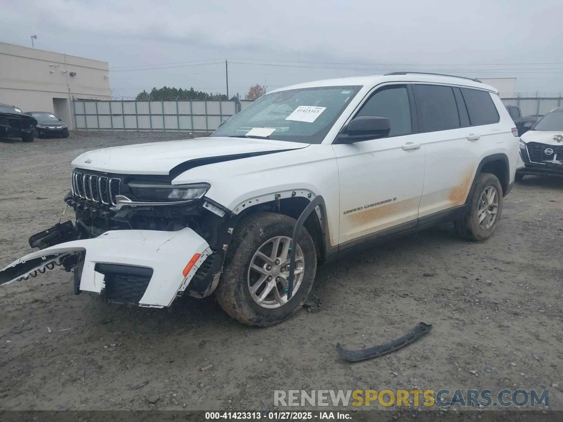 2 Photograph of a damaged car 1C4RJJAG6N8608944 JEEP GRAND CHEROKEE L 2022