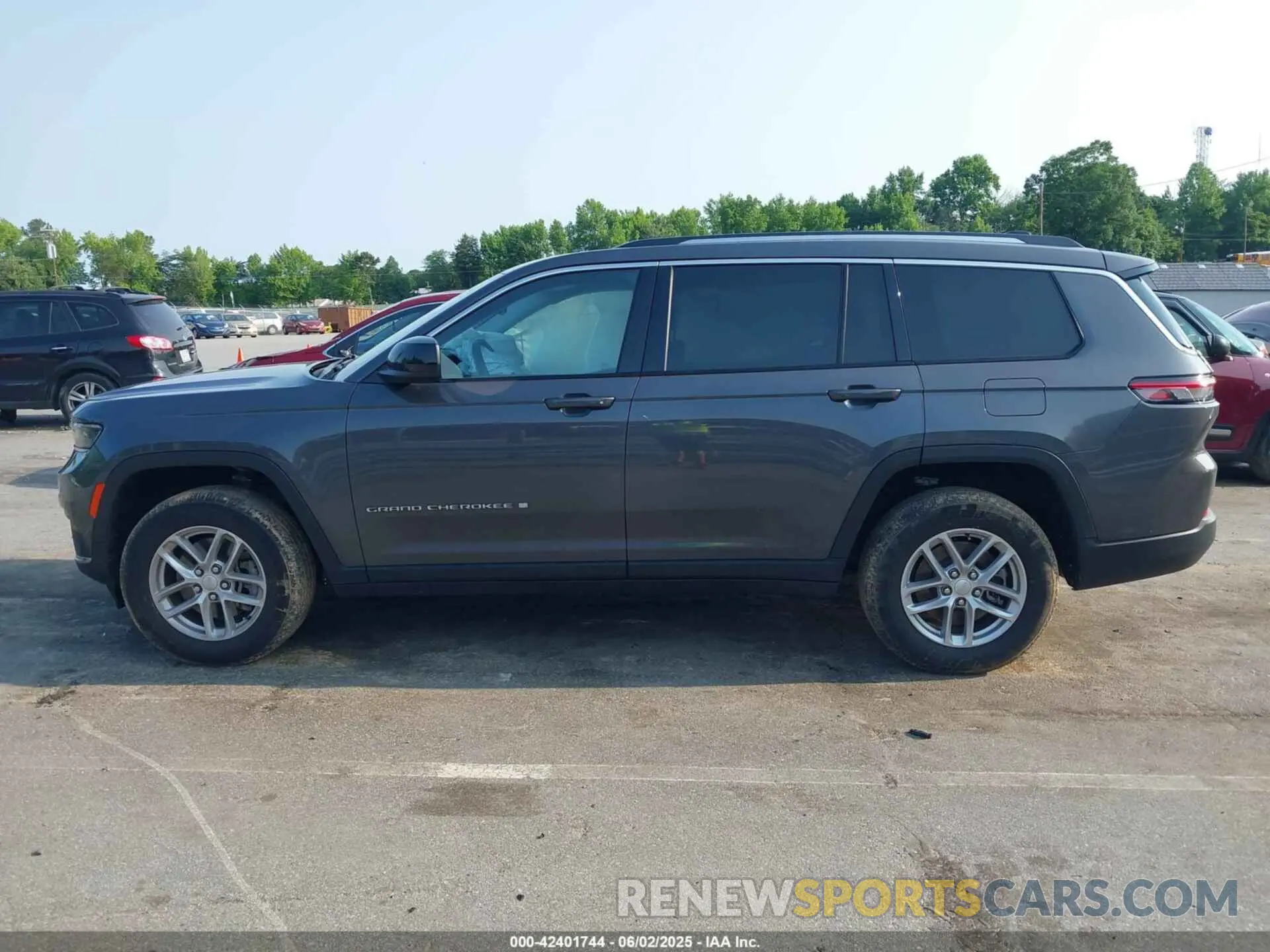14 Photograph of a damaged car 1C4RJJAG7N8630905 JEEP GRAND CHEROKEE L 2022