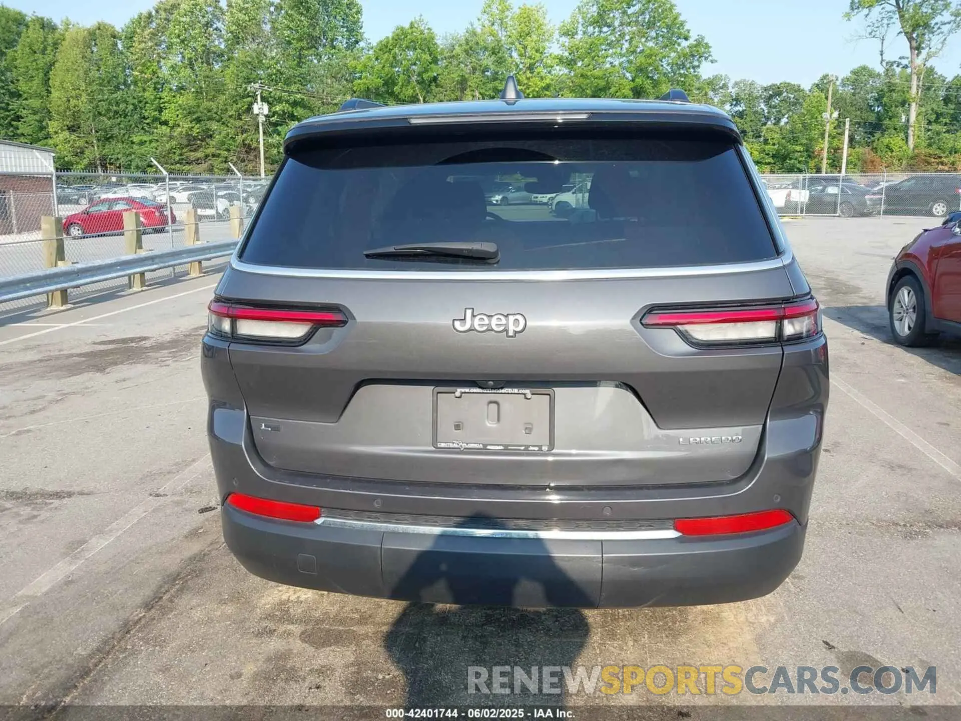 16 Photograph of a damaged car 1C4RJJAG7N8630905 JEEP GRAND CHEROKEE L 2022