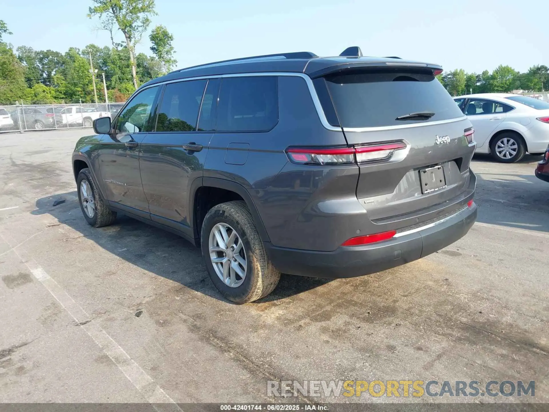 3 Photograph of a damaged car 1C4RJJAG7N8630905 JEEP GRAND CHEROKEE L 2022