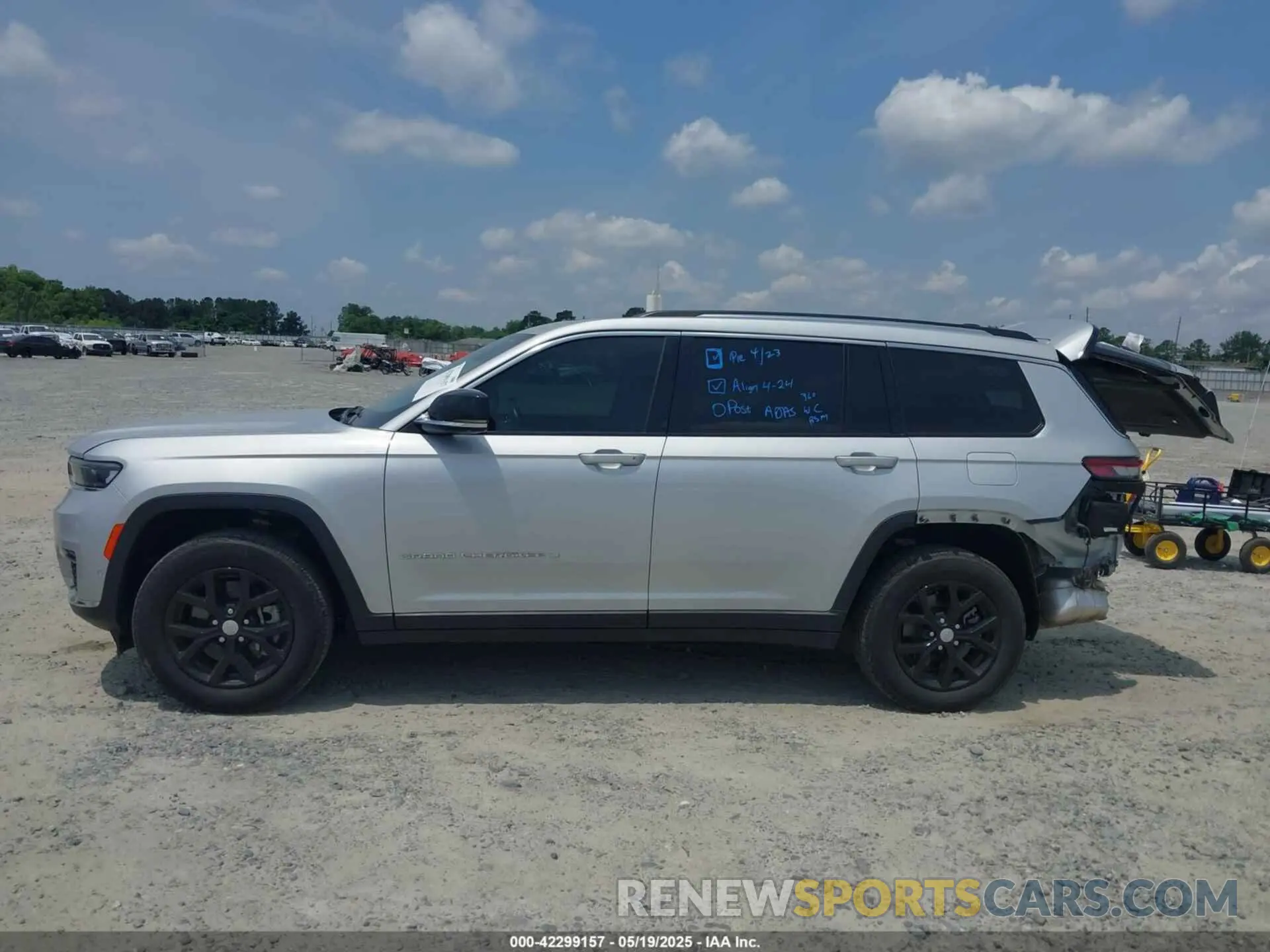 14 Photograph of a damaged car 1C4RJJBG6N8574549 JEEP GRAND CHEROKEE L 2022