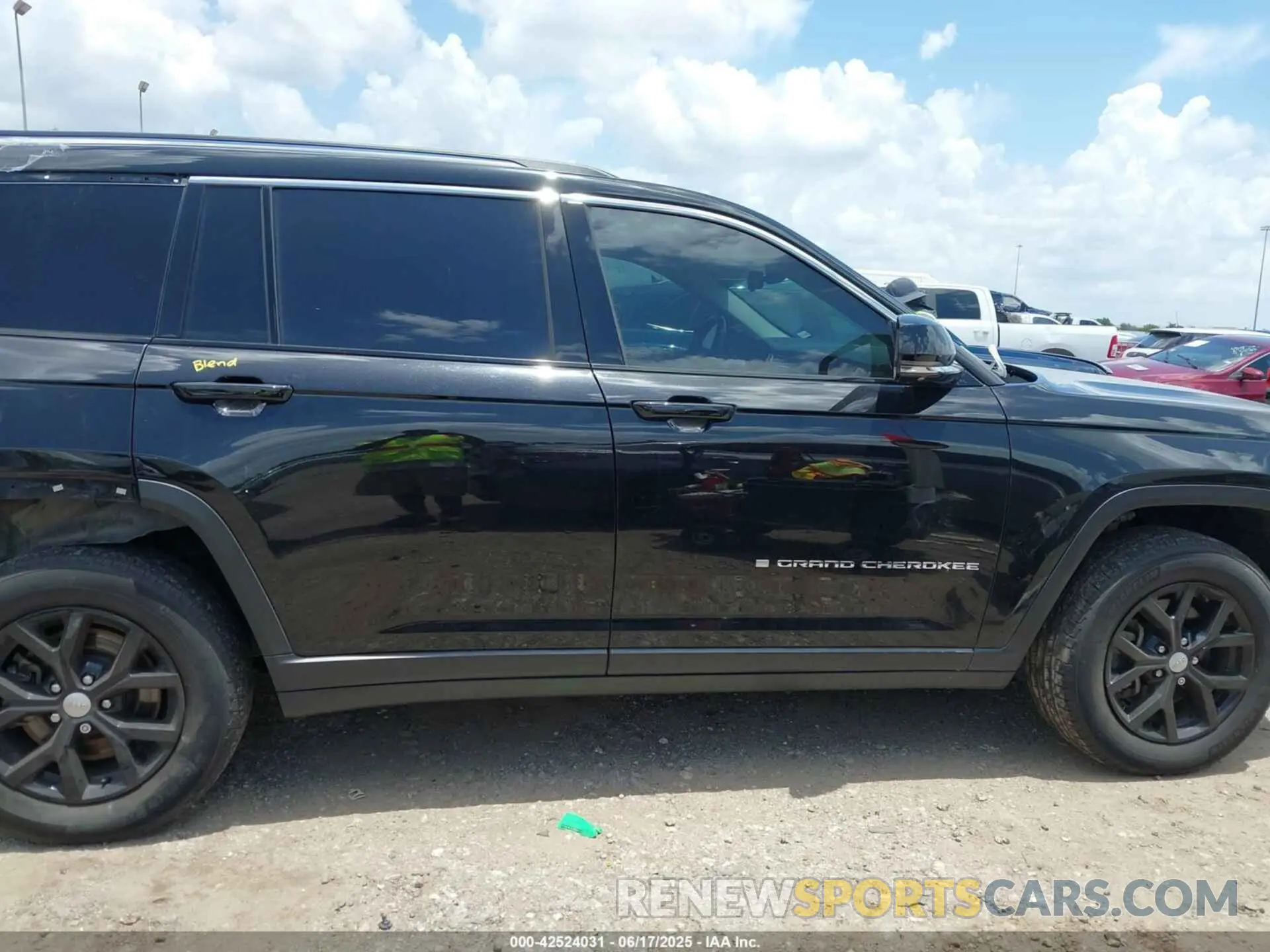 14 Photograph of a damaged car 1C4RJJBG8N8613450 JEEP GRAND CHEROKEE L 2022