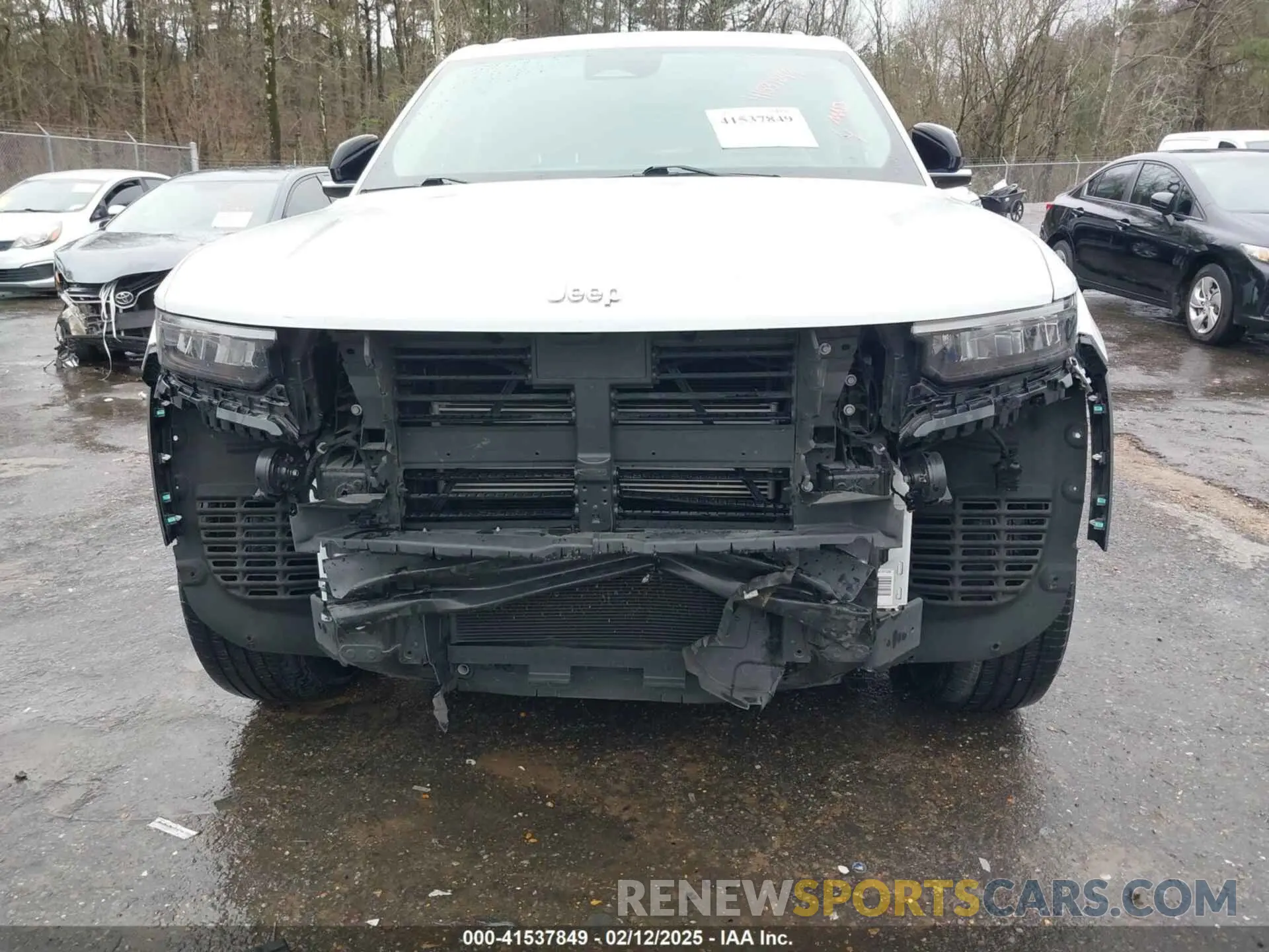 18 Photograph of a damaged car 1C4RJJBG9N8574495 JEEP GRAND CHEROKEE L 2022