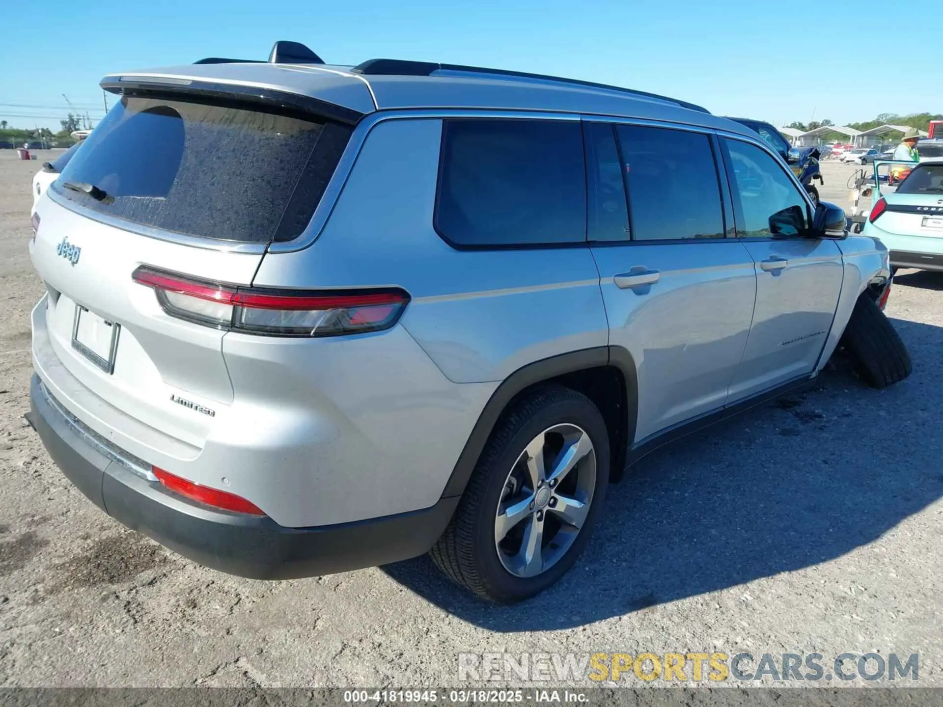 4 Photograph of a damaged car 1C4RJJBGXN8528951 JEEP GRAND CHEROKEE L 2022