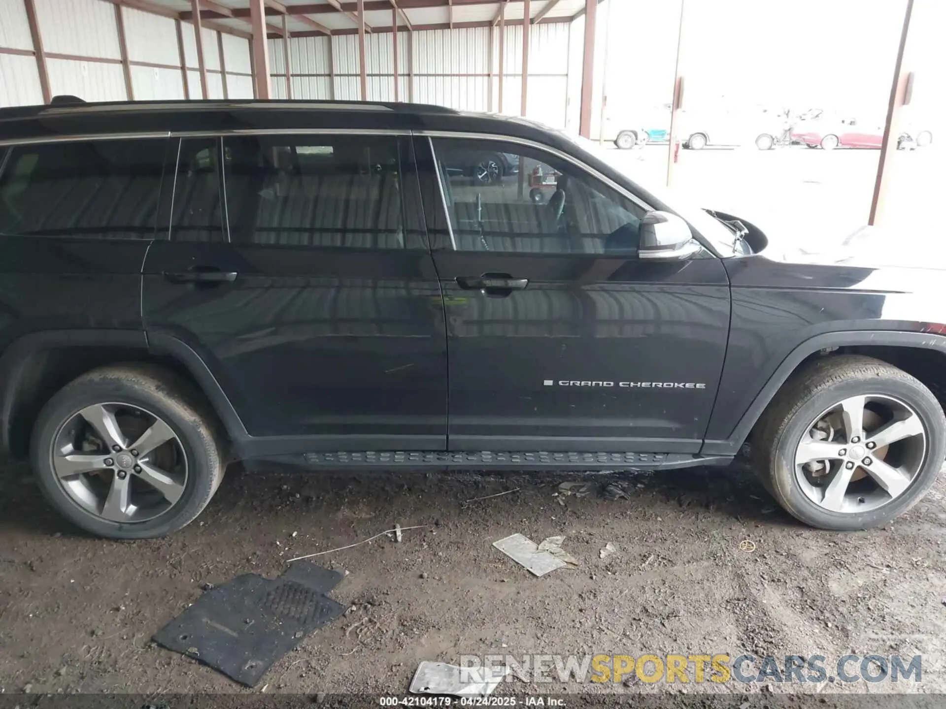 13 Photograph of a damaged car 1C4RJJBGXN8529050 JEEP GRAND CHEROKEE L 2022