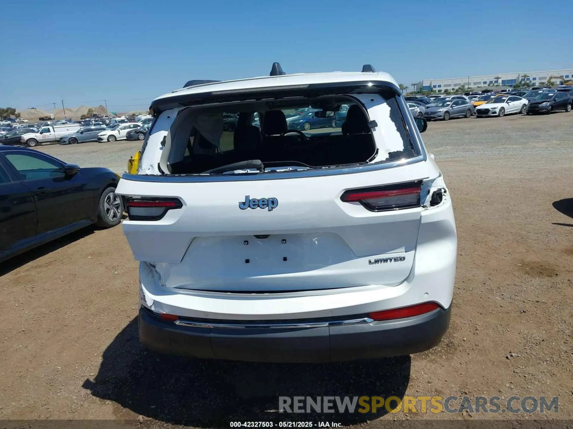 16 Photograph of a damaged car 1C4RJJBGXN8567118 JEEP GRAND CHEROKEE L 2022