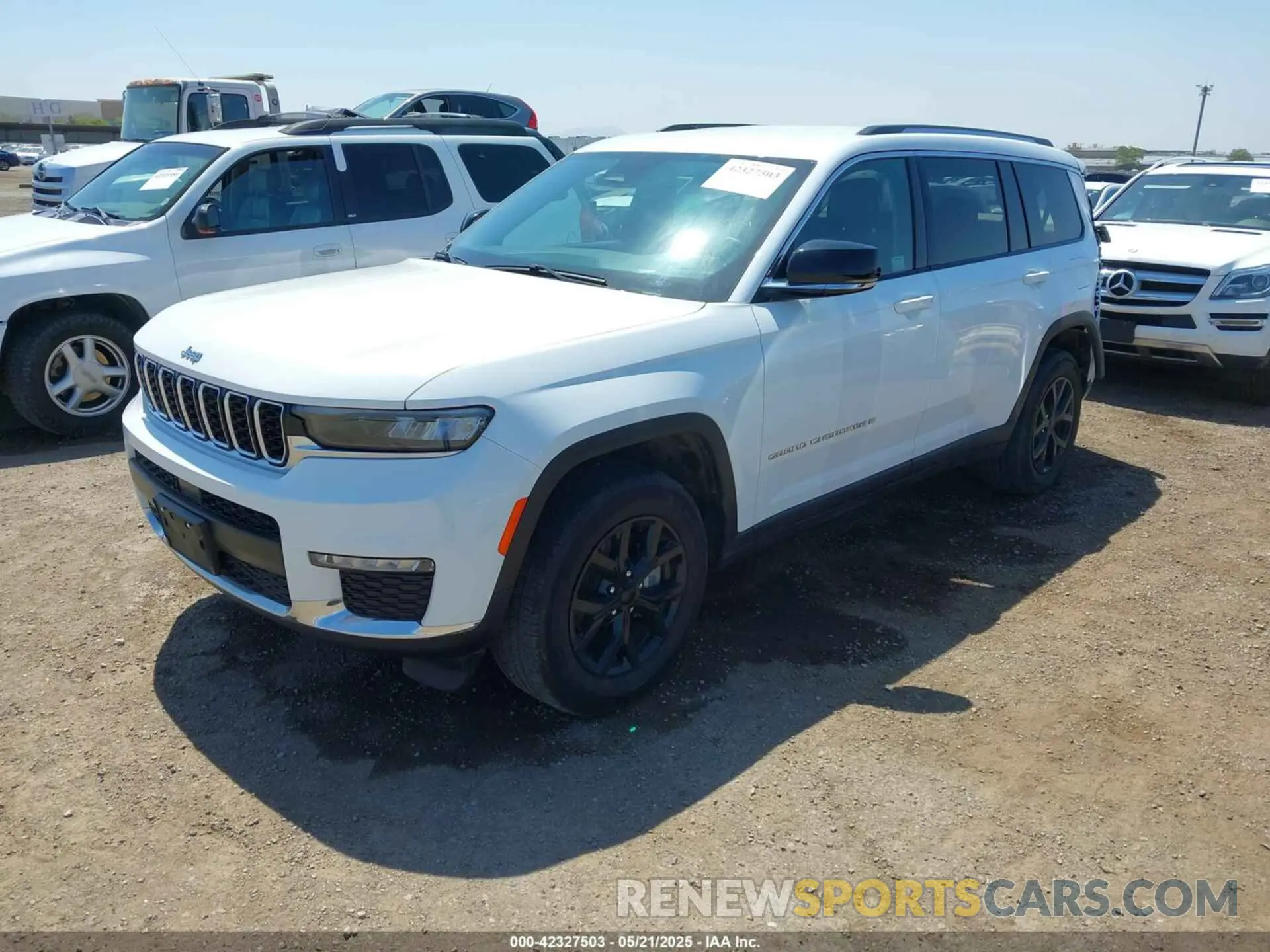 2 Photograph of a damaged car 1C4RJJBGXN8567118 JEEP GRAND CHEROKEE L 2022