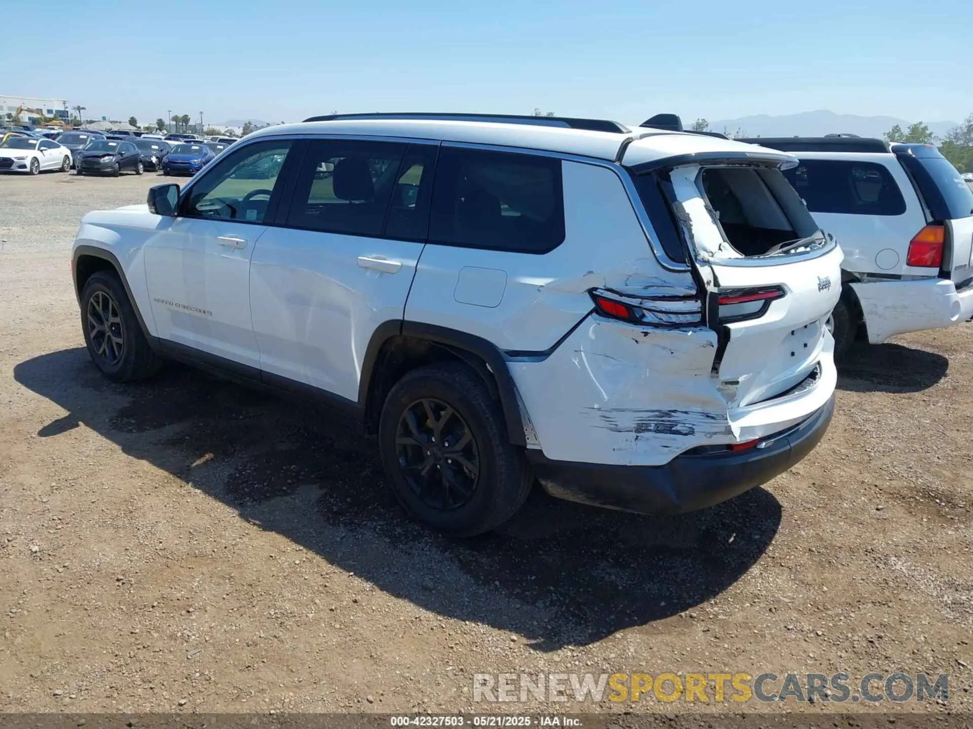 3 Photograph of a damaged car 1C4RJJBGXN8567118 JEEP GRAND CHEROKEE L 2022