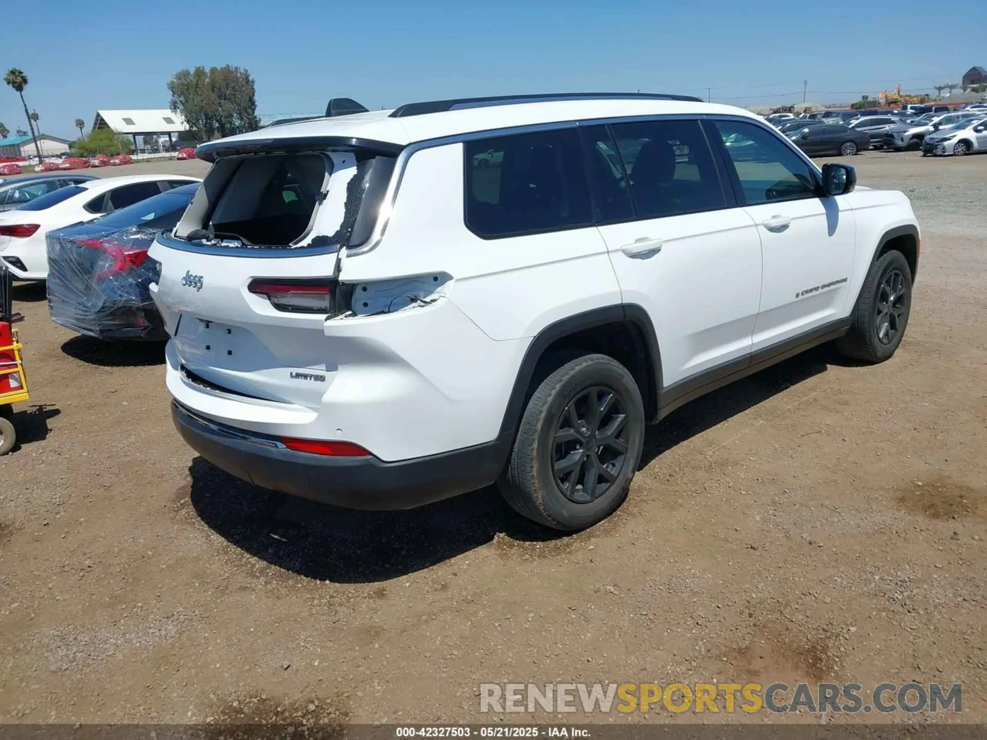 4 Photograph of a damaged car 1C4RJJBGXN8567118 JEEP GRAND CHEROKEE L 2022