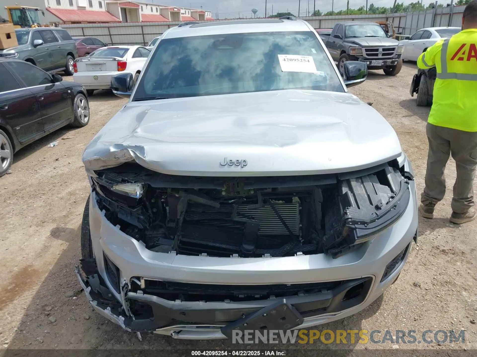 13 Photograph of a damaged car 1C4RJJDG3N8529288 JEEP GRAND CHEROKEE L 2022