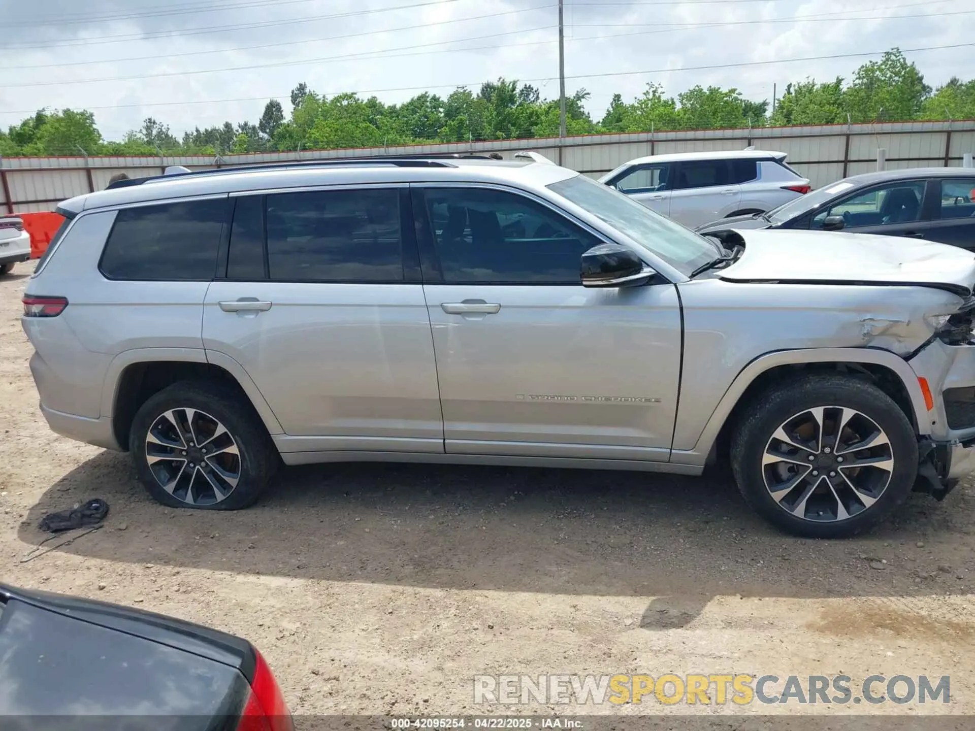 14 Photograph of a damaged car 1C4RJJDG3N8529288 JEEP GRAND CHEROKEE L 2022