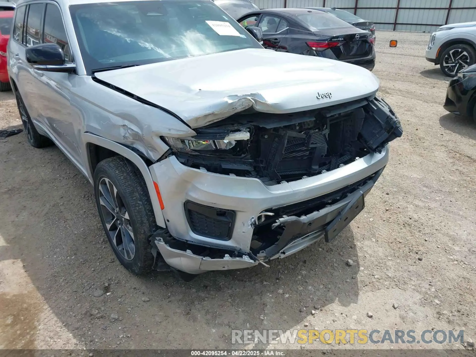 18 Photograph of a damaged car 1C4RJJDG3N8529288 JEEP GRAND CHEROKEE L 2022