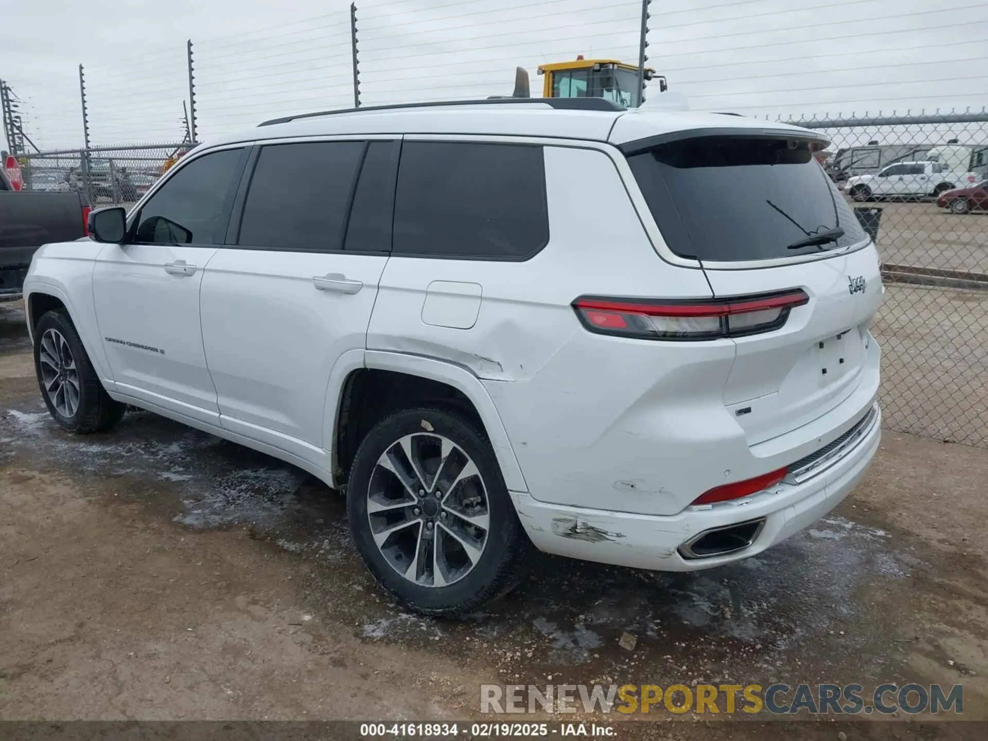 3 Photograph of a damaged car 1C4RJJDG9N8517470 JEEP GRAND CHEROKEE L 2022