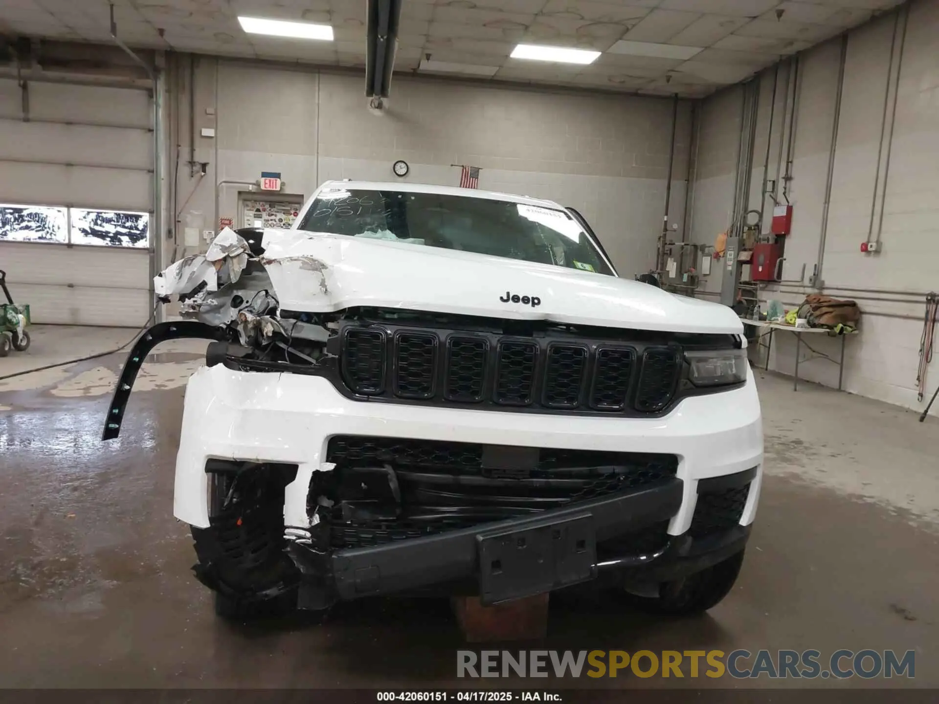 12 Photograph of a damaged car 1C4RJKAG1N8518963 JEEP GRAND CHEROKEE L 2022