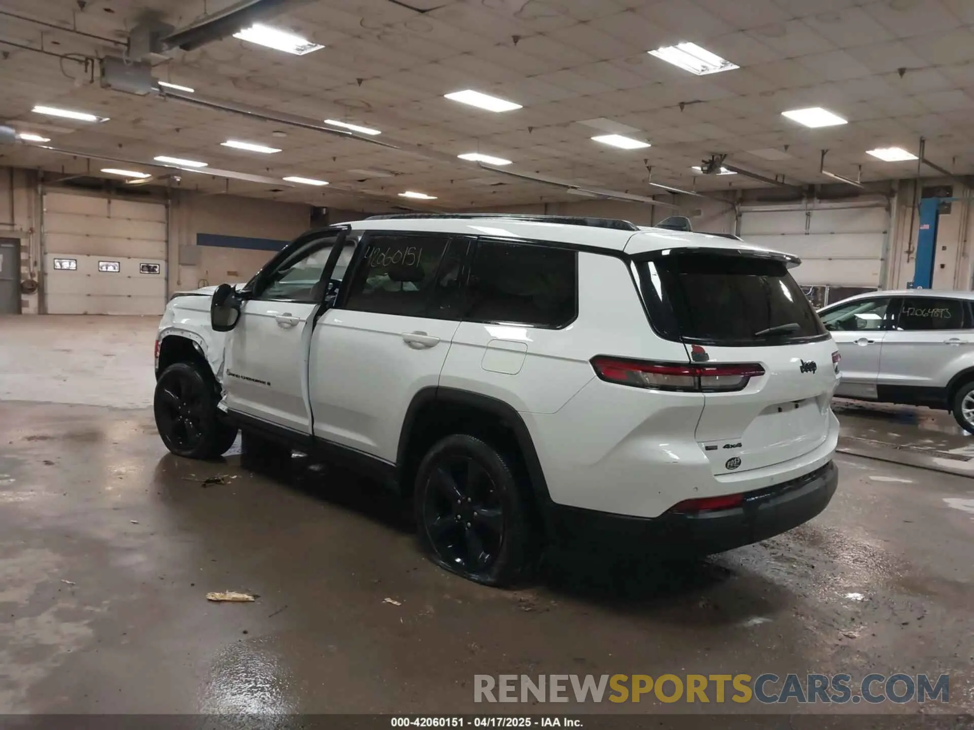 3 Photograph of a damaged car 1C4RJKAG1N8518963 JEEP GRAND CHEROKEE L 2022