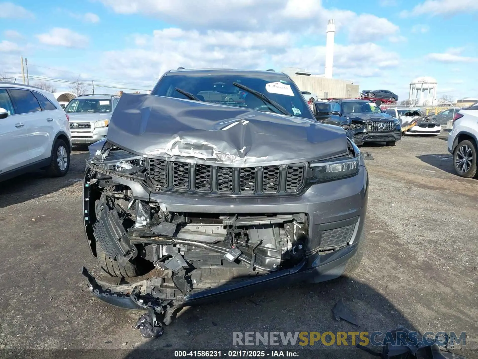 12 Photograph of a damaged car 1C4RJKAG2N8542592 JEEP GRAND CHEROKEE L 2022