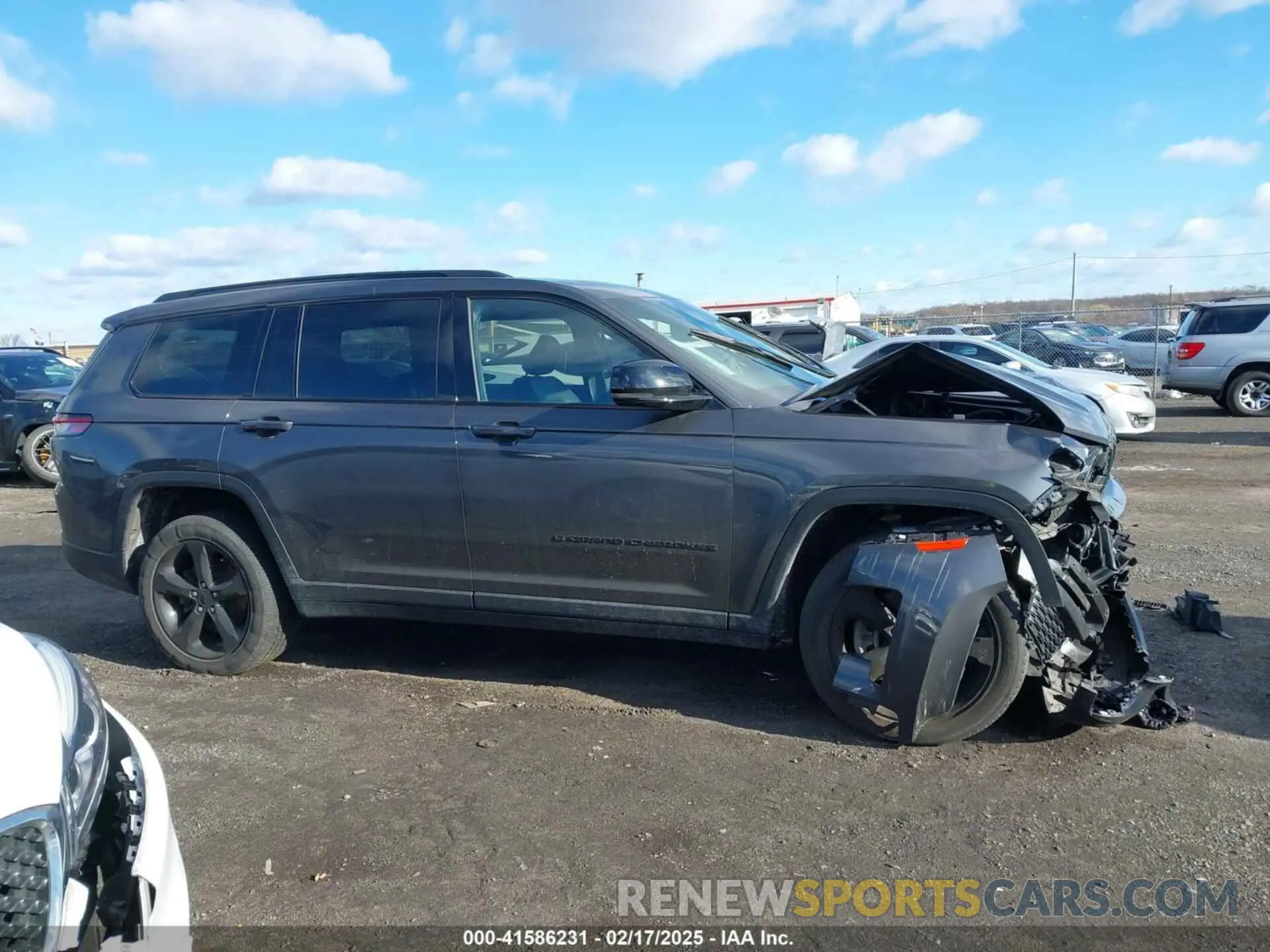 13 Photograph of a damaged car 1C4RJKAG2N8542592 JEEP GRAND CHEROKEE L 2022