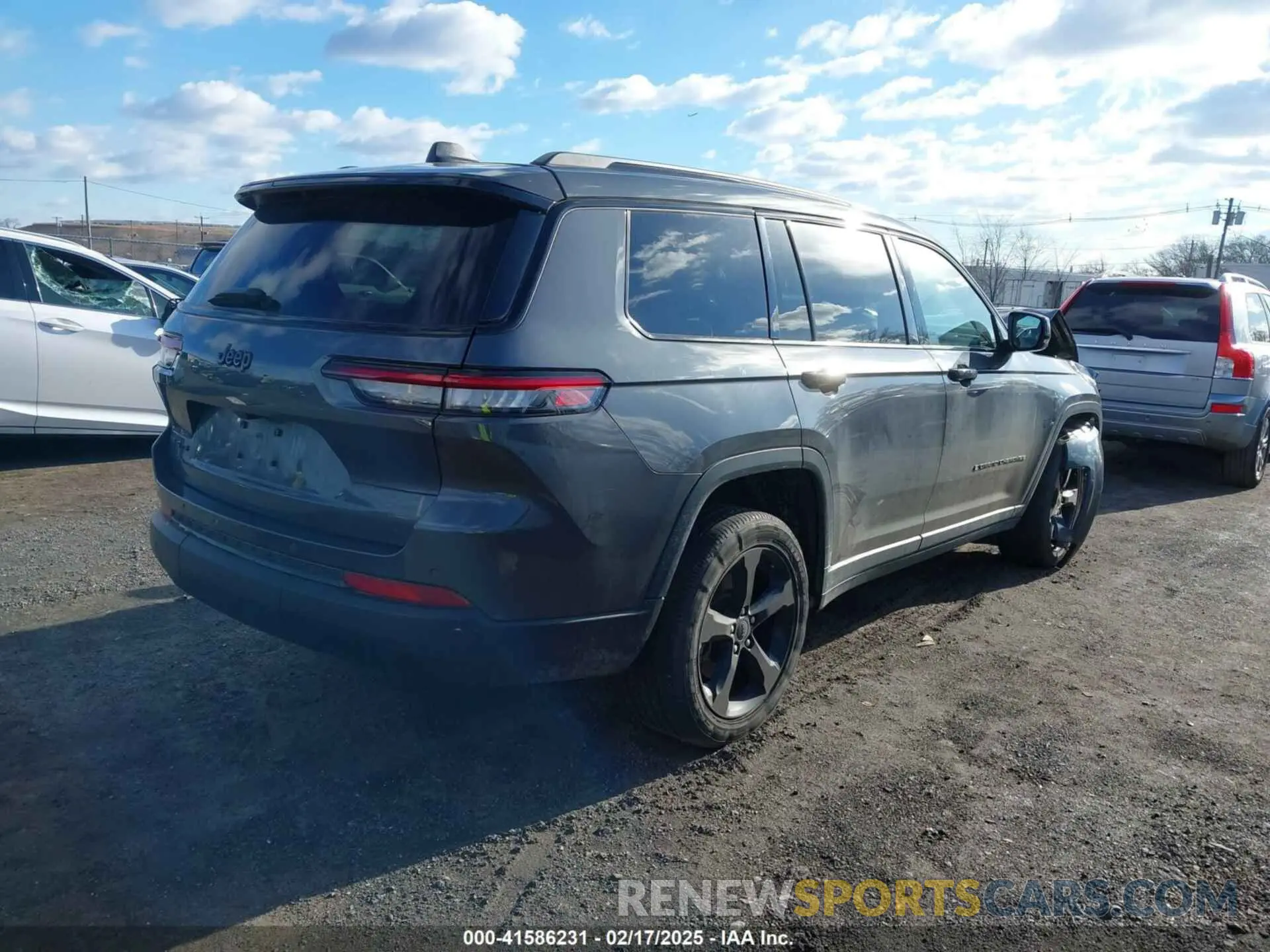 4 Photograph of a damaged car 1C4RJKAG2N8542592 JEEP GRAND CHEROKEE L 2022