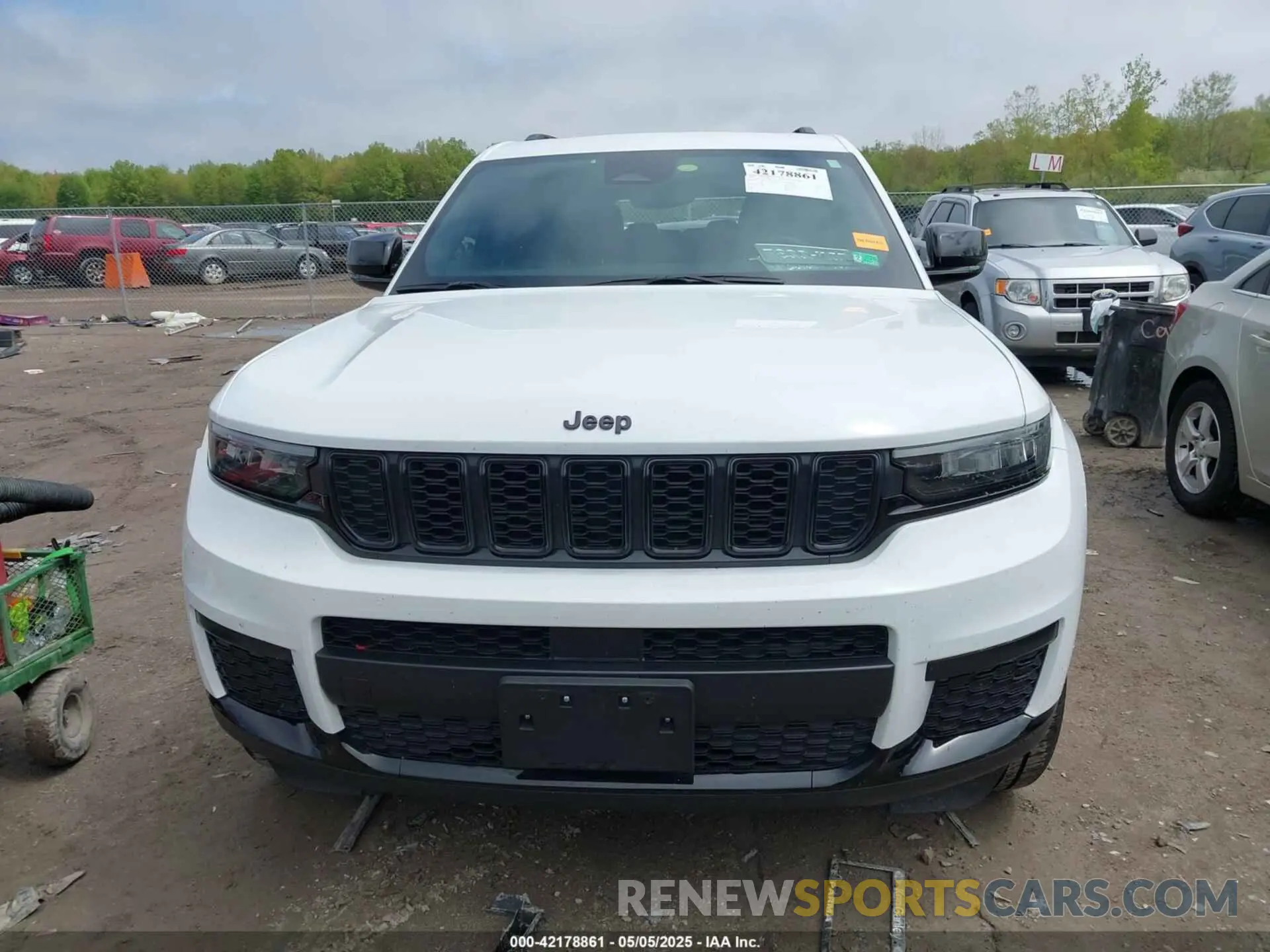 12 Photograph of a damaged car 1C4RJKAG2N8553883 JEEP GRAND CHEROKEE L 2022