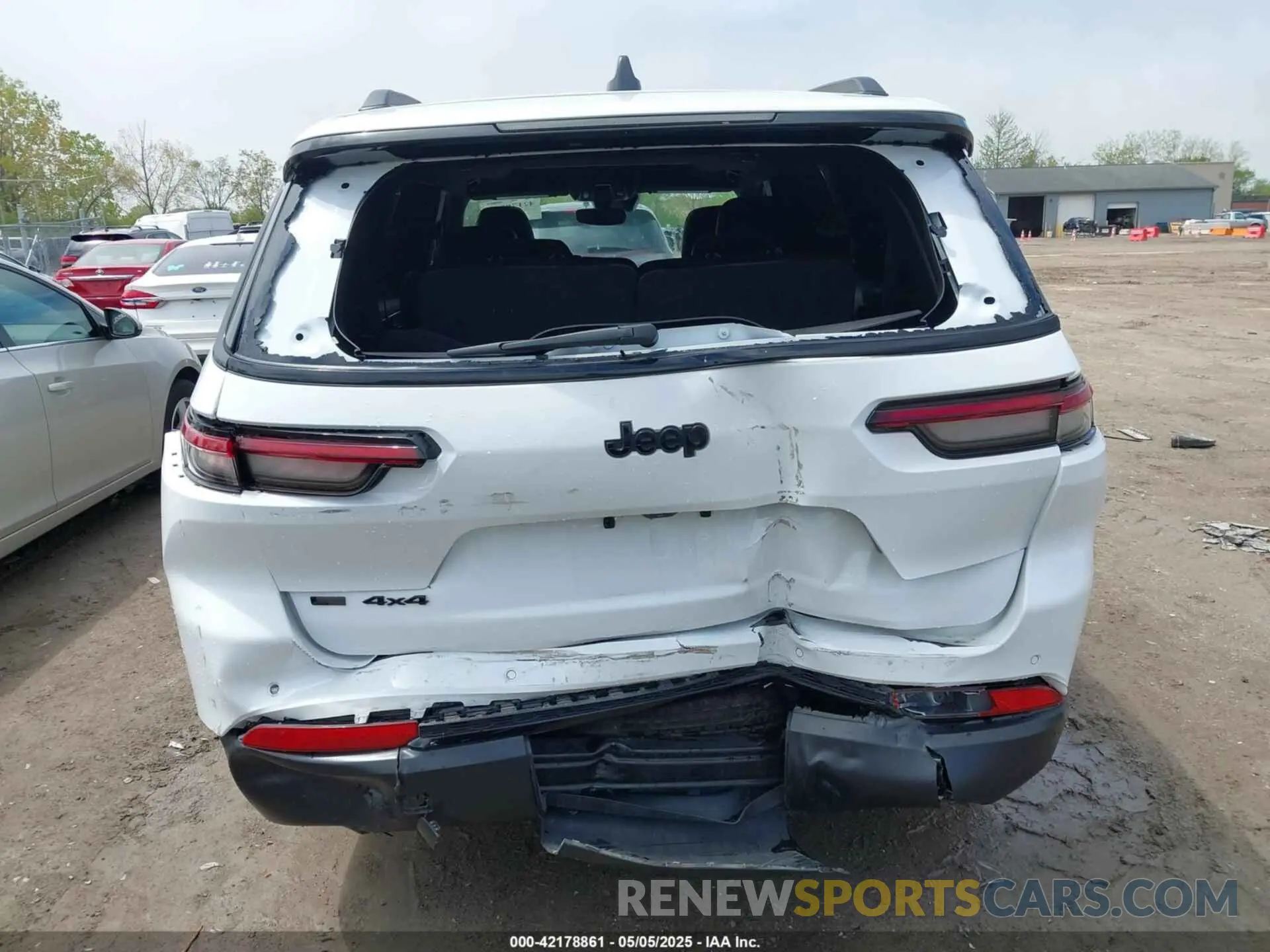 16 Photograph of a damaged car 1C4RJKAG2N8553883 JEEP GRAND CHEROKEE L 2022