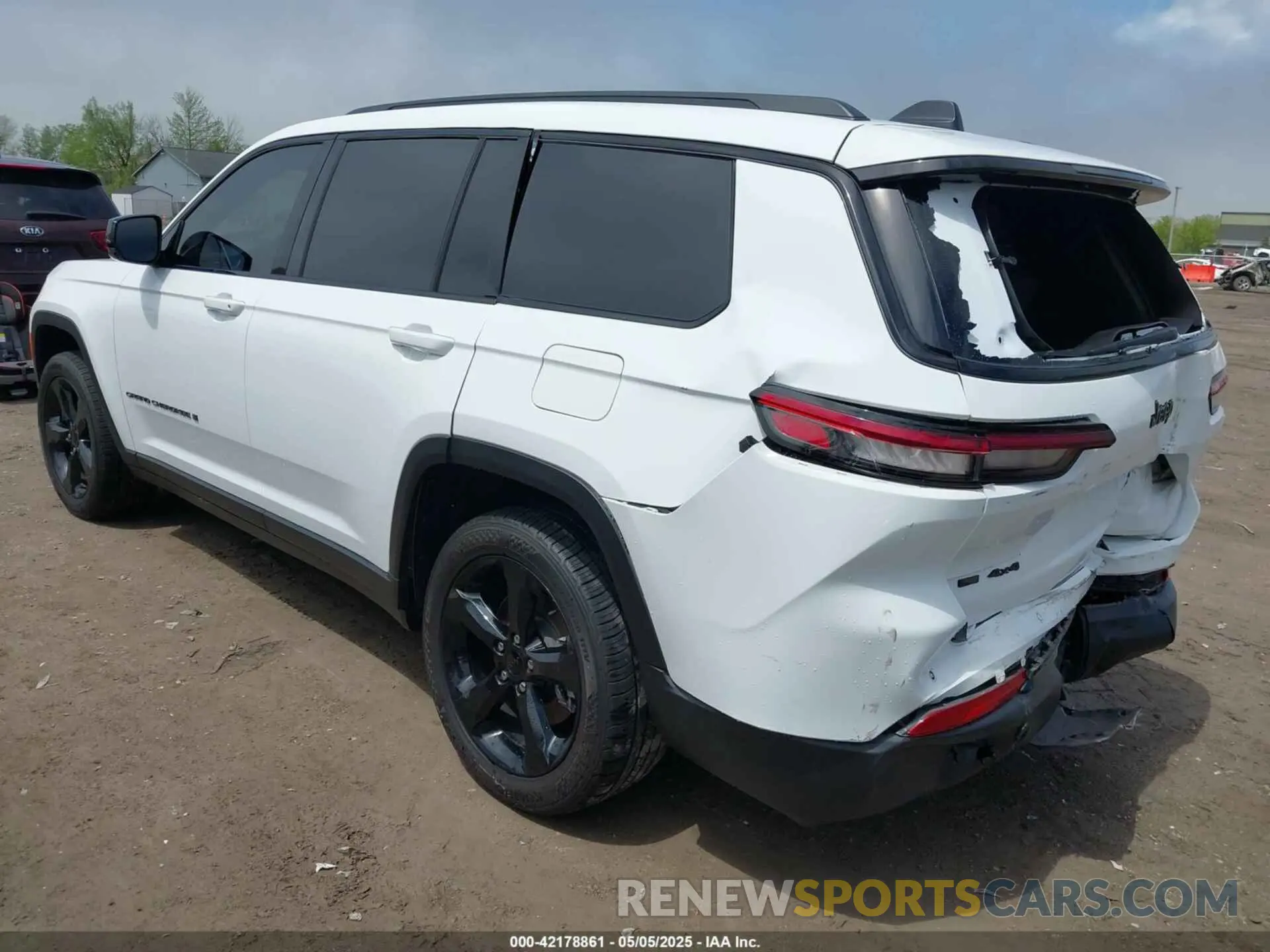 3 Photograph of a damaged car 1C4RJKAG2N8553883 JEEP GRAND CHEROKEE L 2022