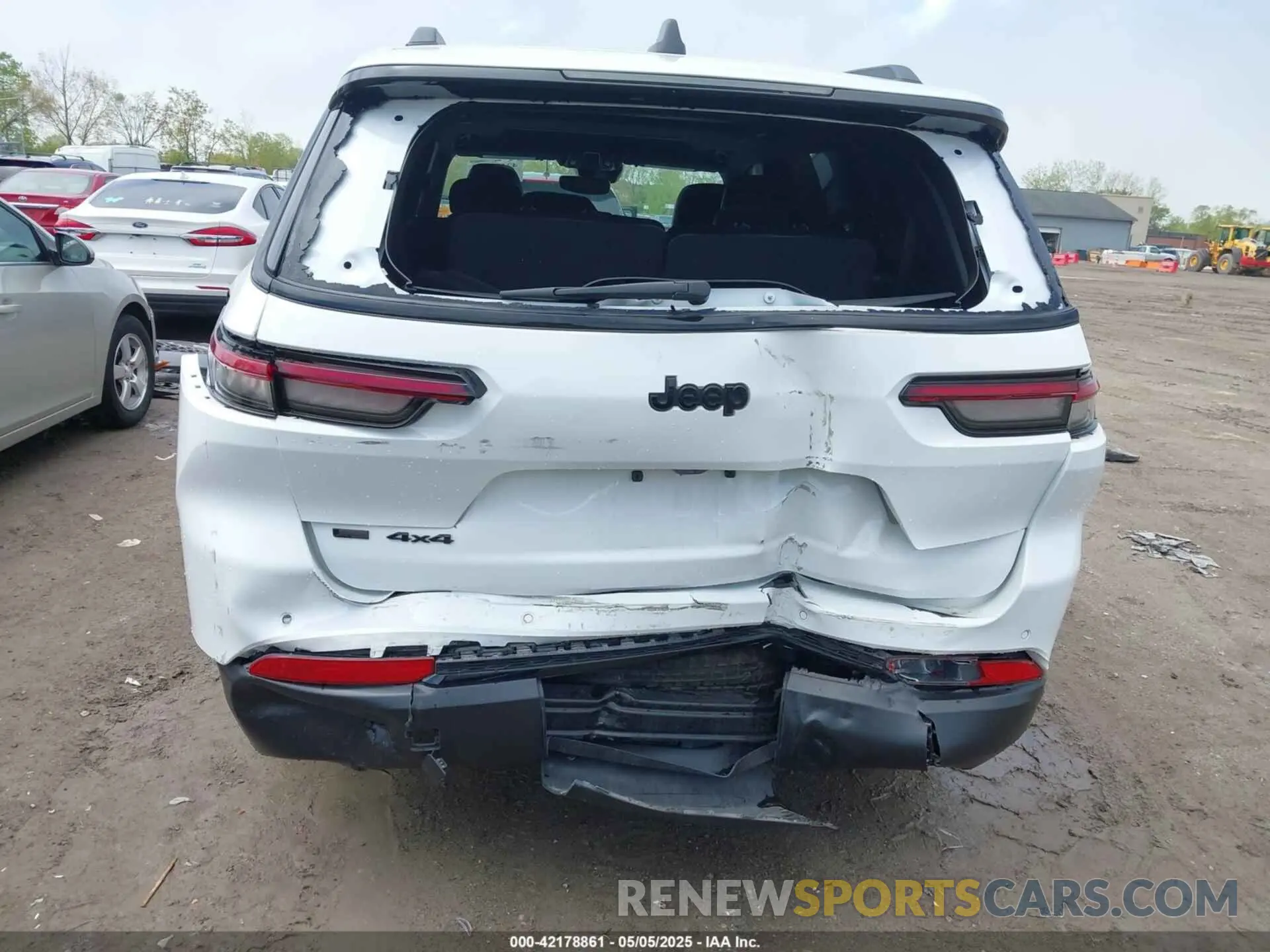 6 Photograph of a damaged car 1C4RJKAG2N8553883 JEEP GRAND CHEROKEE L 2022