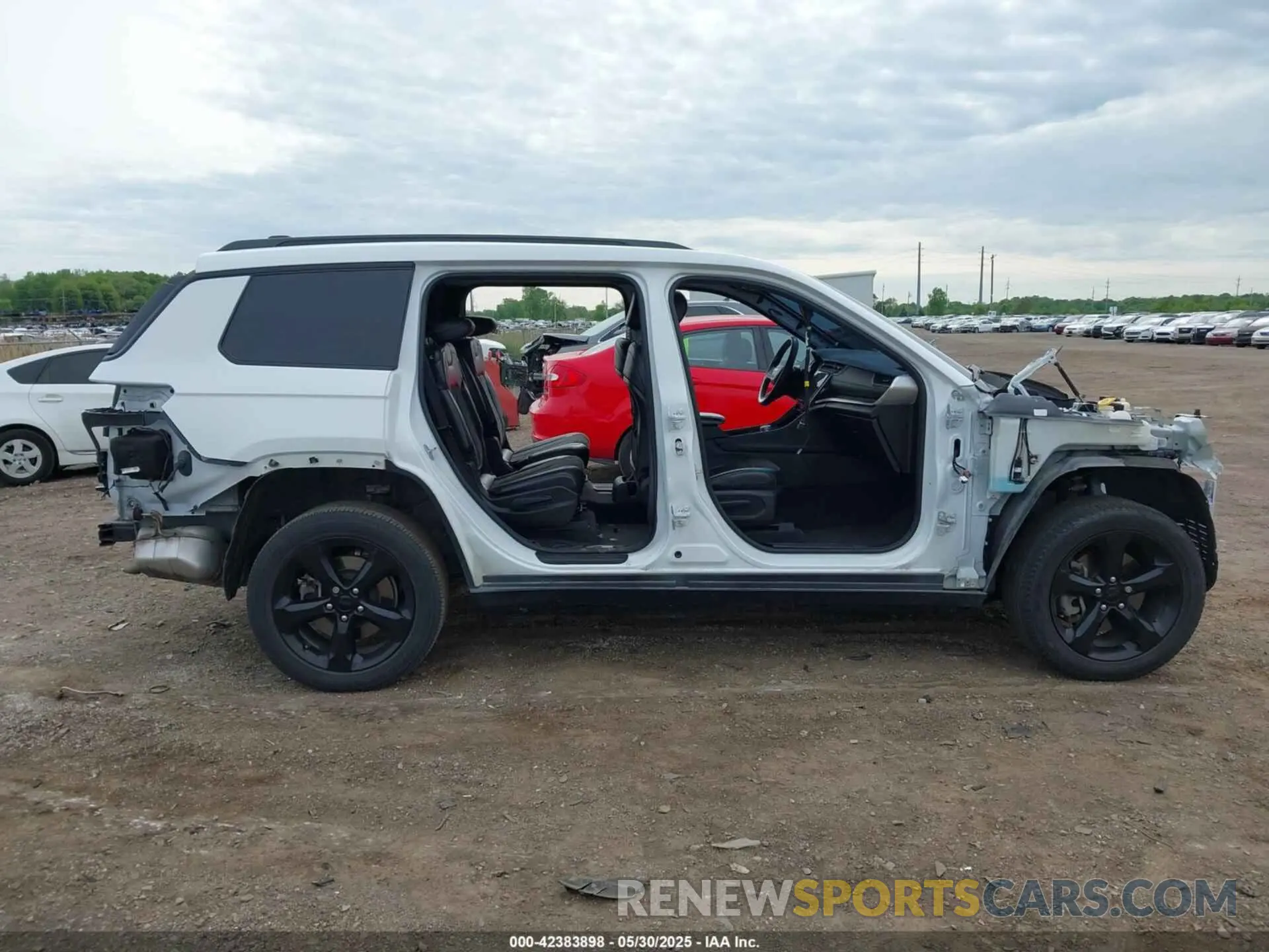 12 Photograph of a damaged car 1C4RJKAG2N8559019 JEEP GRAND CHEROKEE L 2022