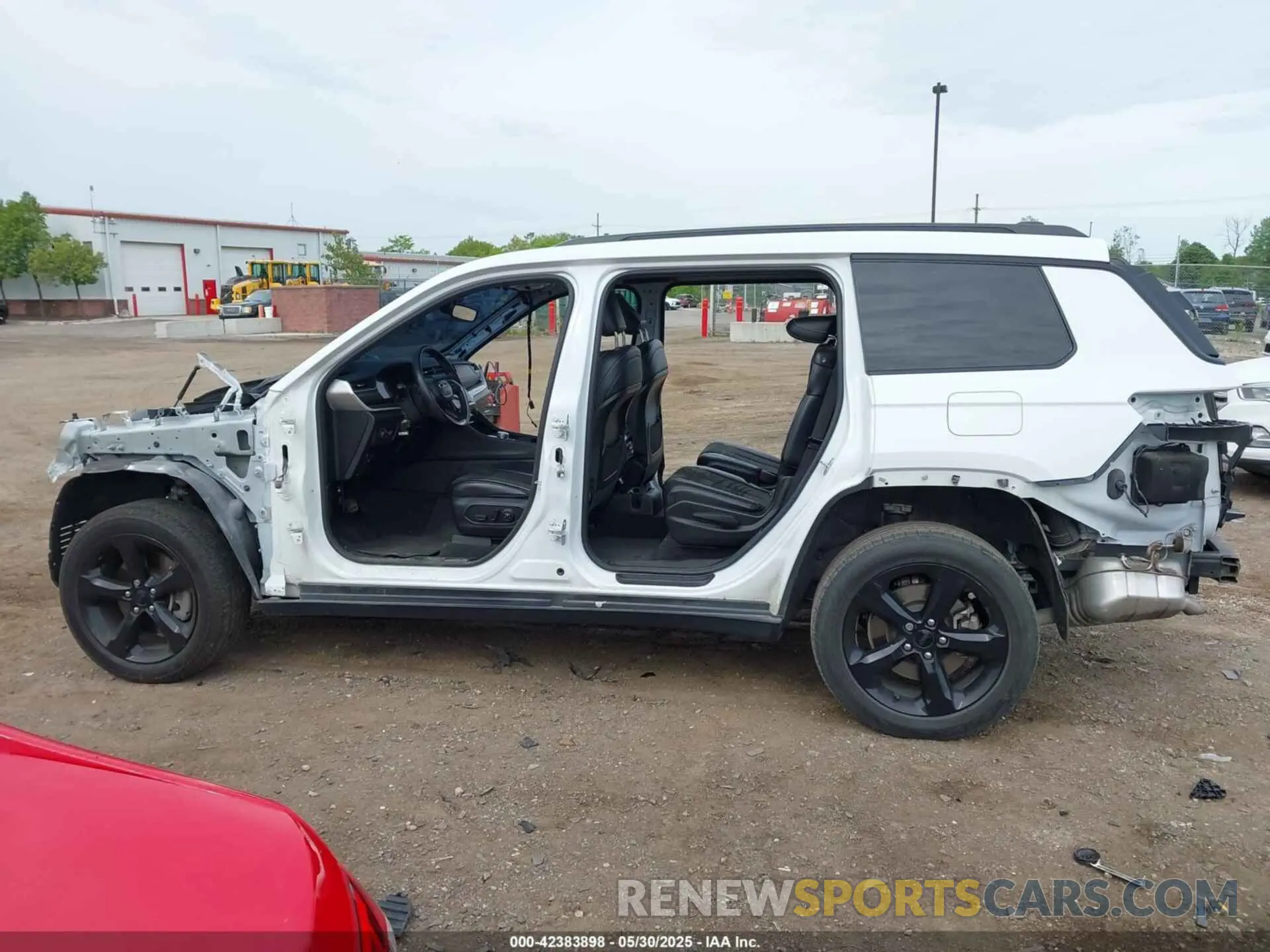 13 Photograph of a damaged car 1C4RJKAG2N8559019 JEEP GRAND CHEROKEE L 2022