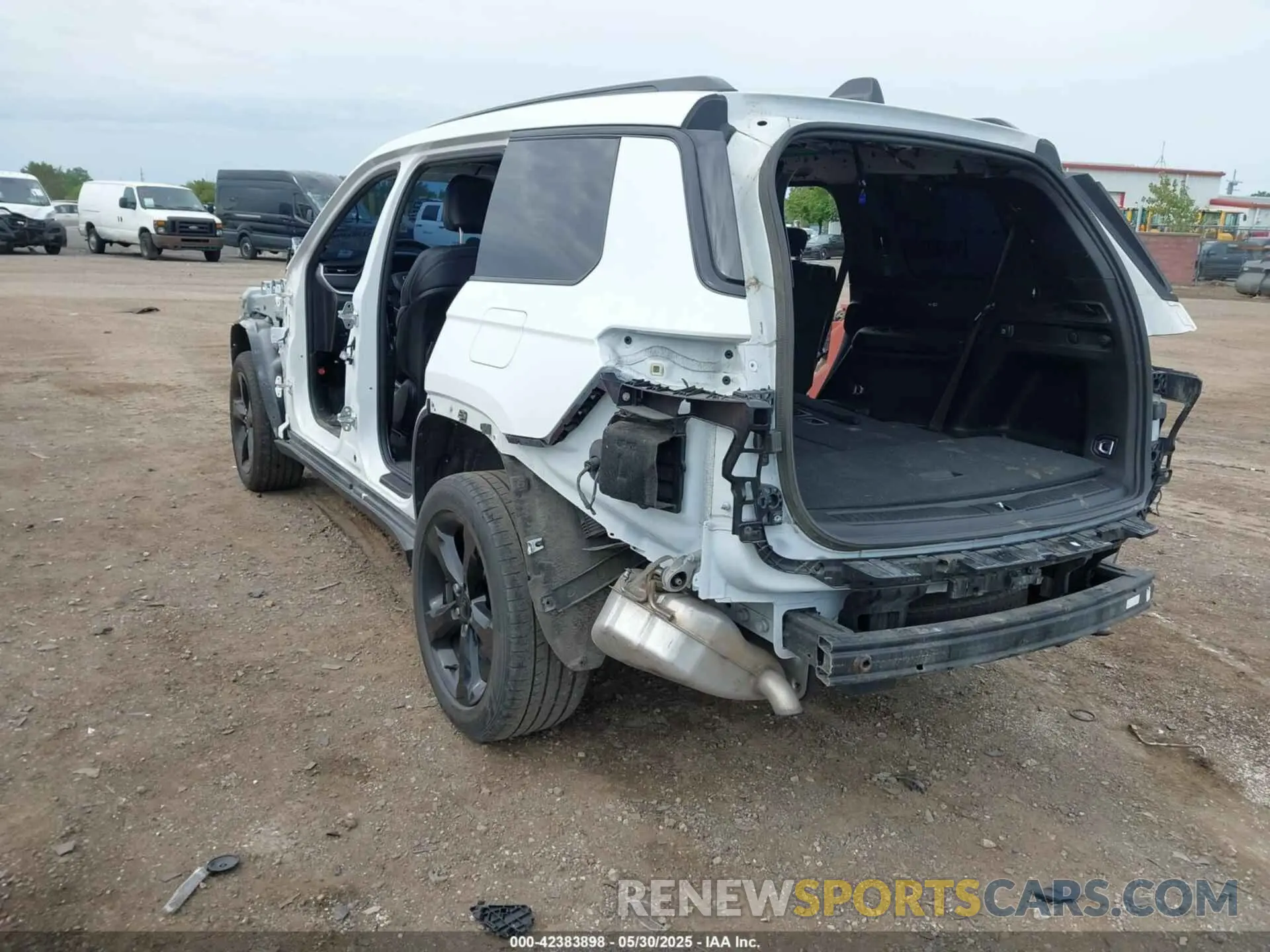 3 Photograph of a damaged car 1C4RJKAG2N8559019 JEEP GRAND CHEROKEE L 2022