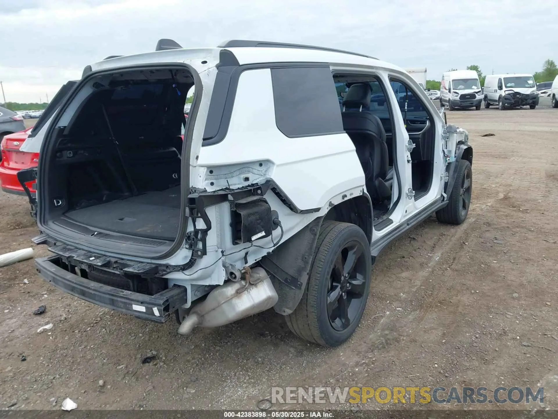 4 Photograph of a damaged car 1C4RJKAG2N8559019 JEEP GRAND CHEROKEE L 2022