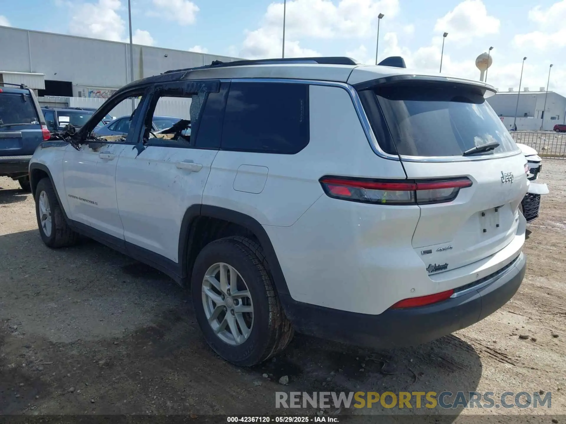 3 Photograph of a damaged car 1C4RJKAG4N8617583 JEEP GRAND CHEROKEE L 2022