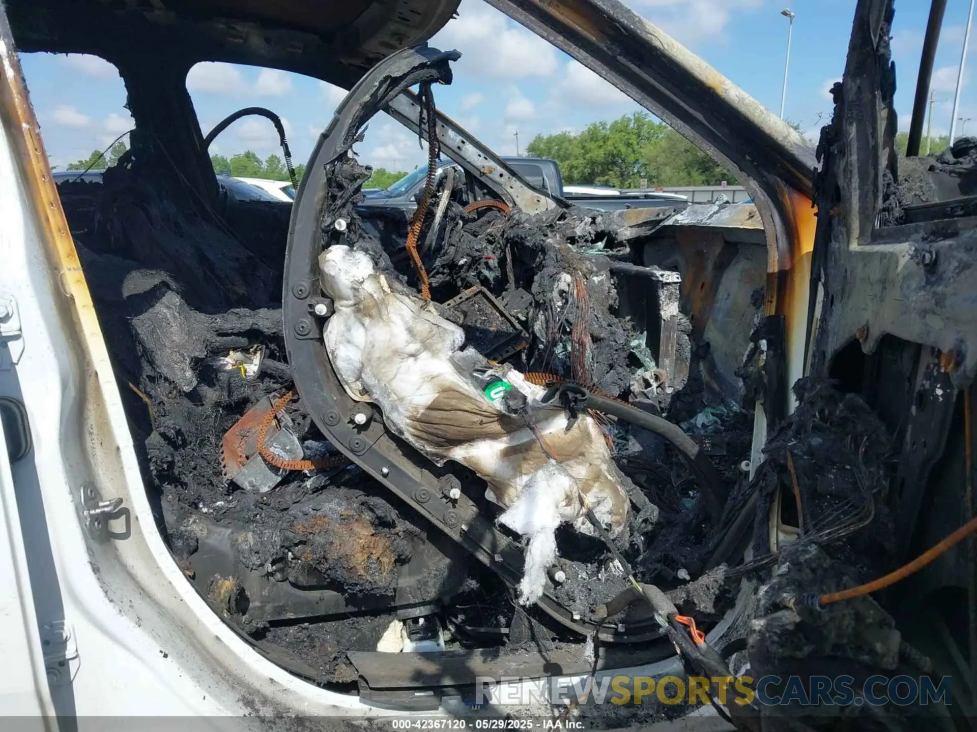 5 Photograph of a damaged car 1C4RJKAG4N8617583 JEEP GRAND CHEROKEE L 2022