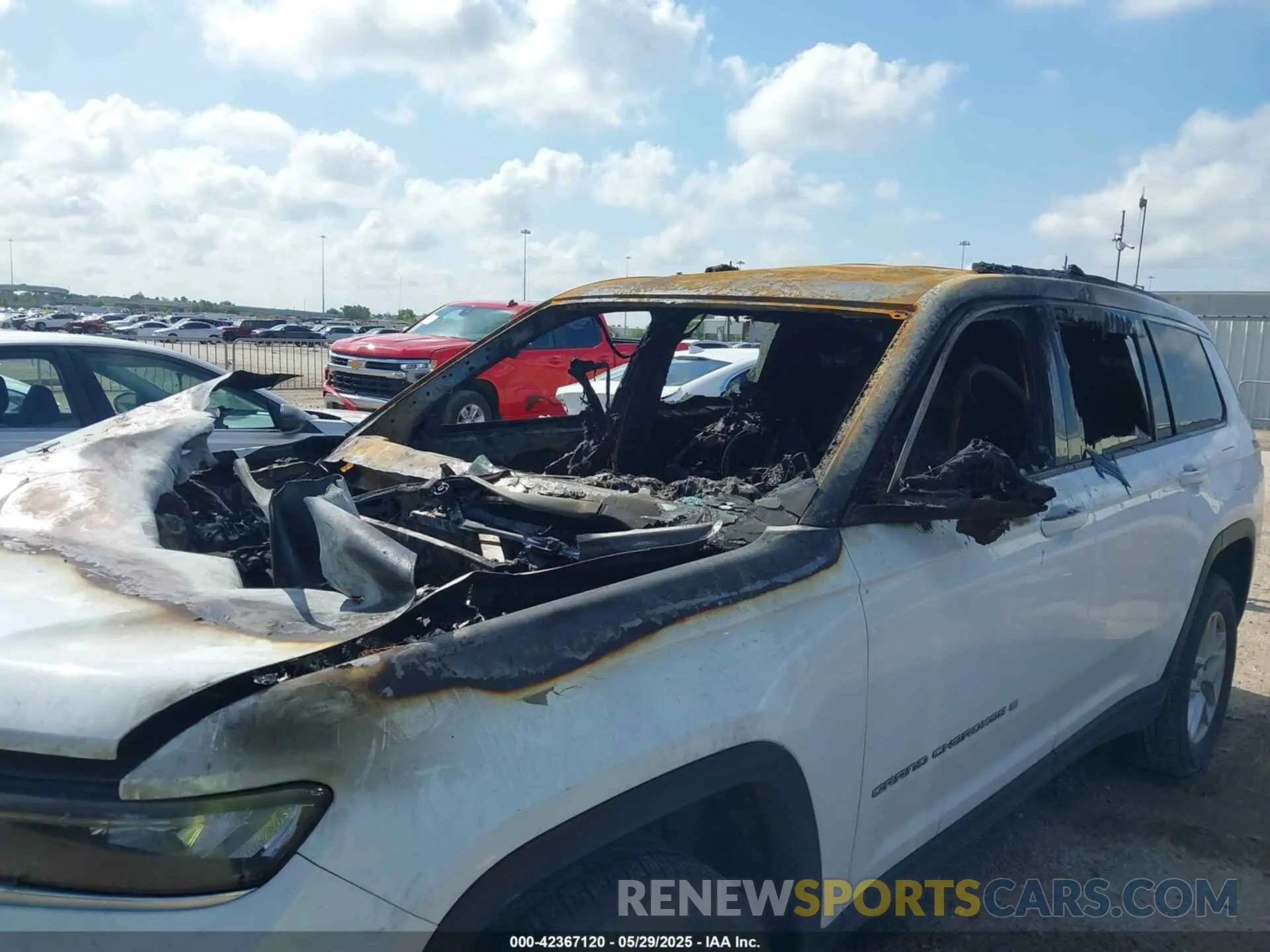 6 Photograph of a damaged car 1C4RJKAG4N8617583 JEEP GRAND CHEROKEE L 2022