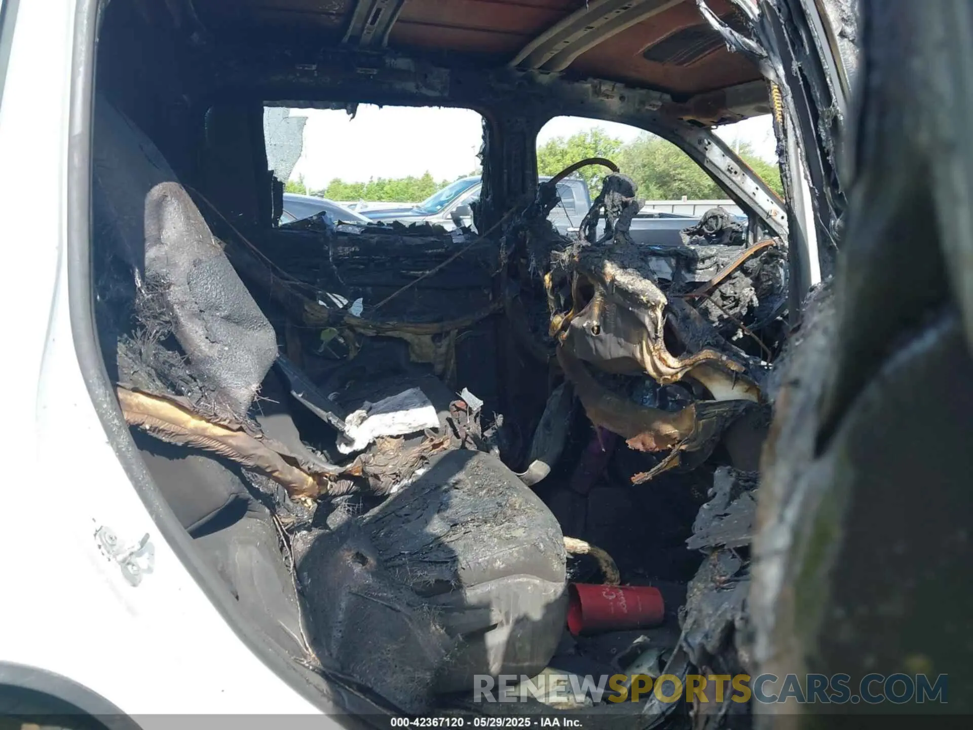 8 Photograph of a damaged car 1C4RJKAG4N8617583 JEEP GRAND CHEROKEE L 2022