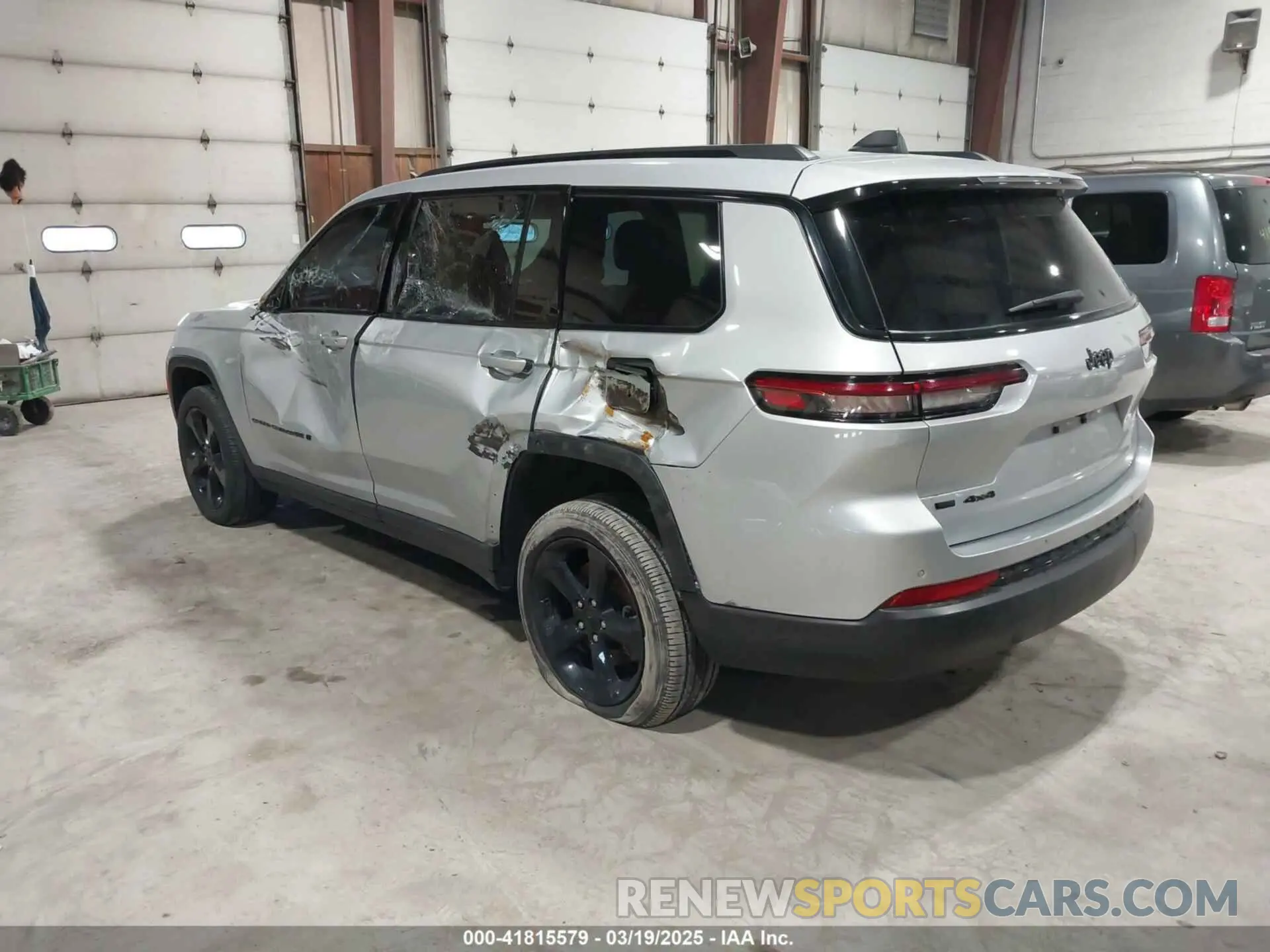 3 Photograph of a damaged car 1C4RJKAG5N8520943 JEEP GRAND CHEROKEE L 2022